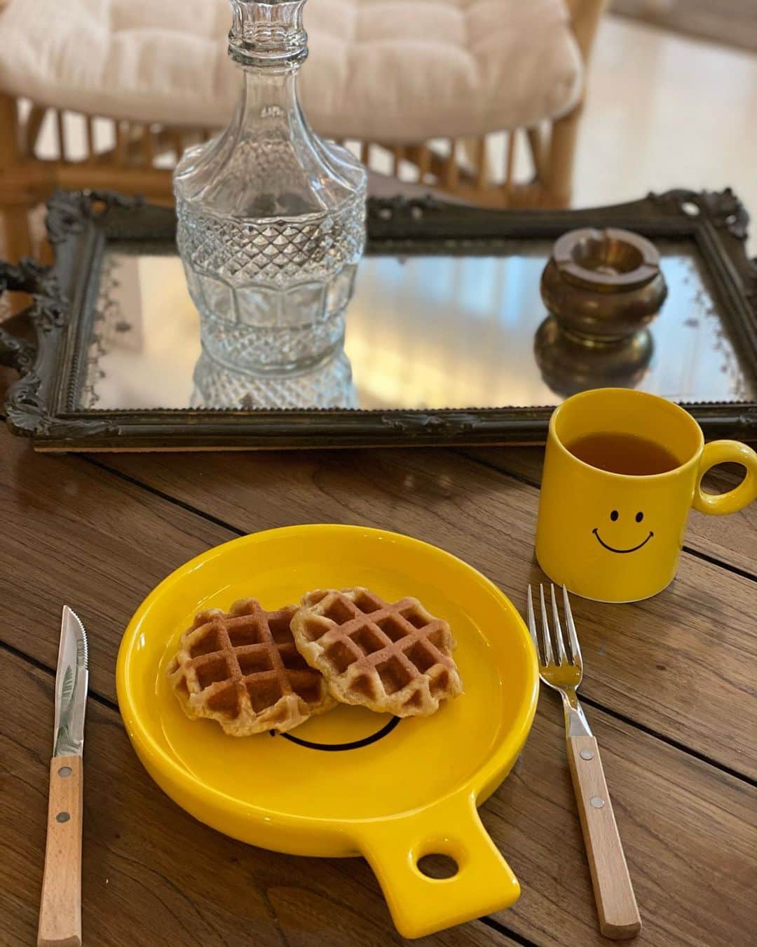アン・ソニョンさんのインスタグラム写真 - (アン・ソニョンInstagram)「#도래울까페 #120까페  @campania_7  이 혼자서 인테리어 손으로 한땀한땀 다해낸 정성의 공간. #송태석세라믹스튜디오   일산에 사시는 분들 가보세요.  #사진맛집 #커피맛집 #자연광맛집 이에요👍👍💯」11月20日 18時48分 - anney_an_love