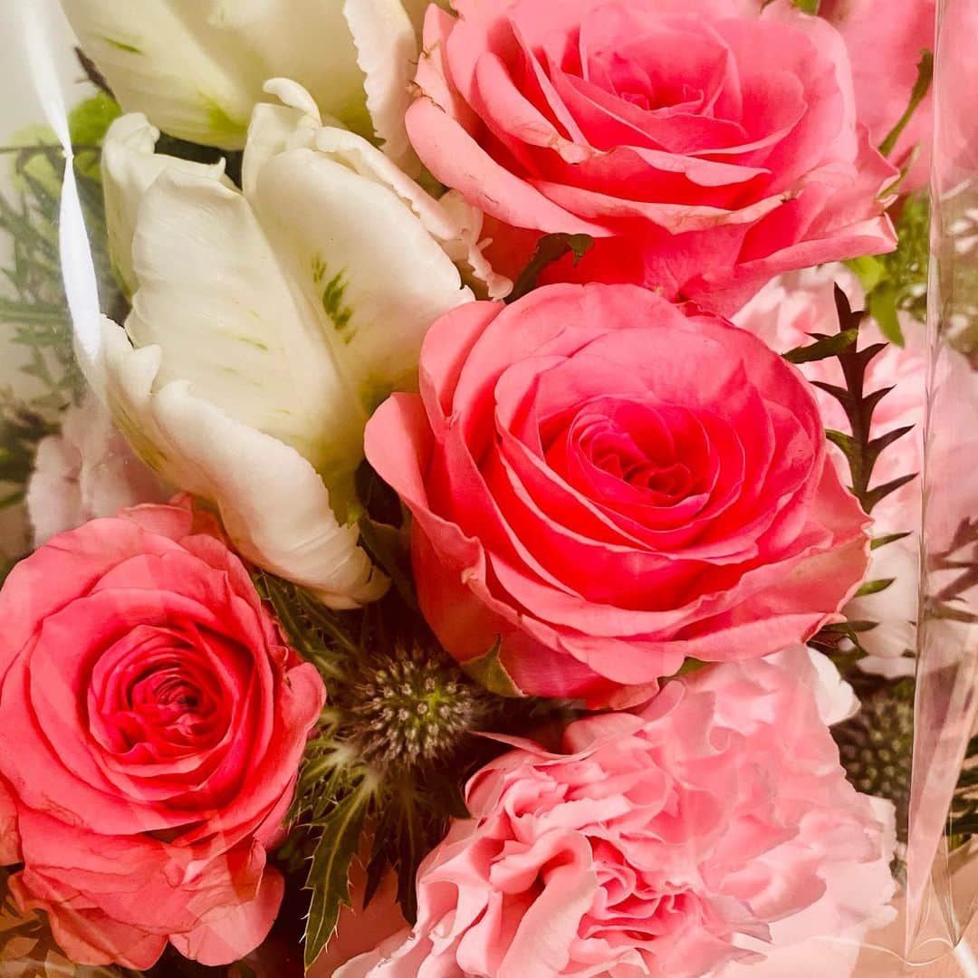 阿部純子さんのインスタグラム写真 - (阿部純子Instagram)「お仕事で素敵な花束を いただきました♡ 温かい現場で、 とっても楽しかったです♪ ありがとうございましたっ」11月20日 18時51分 - junkoabe_official