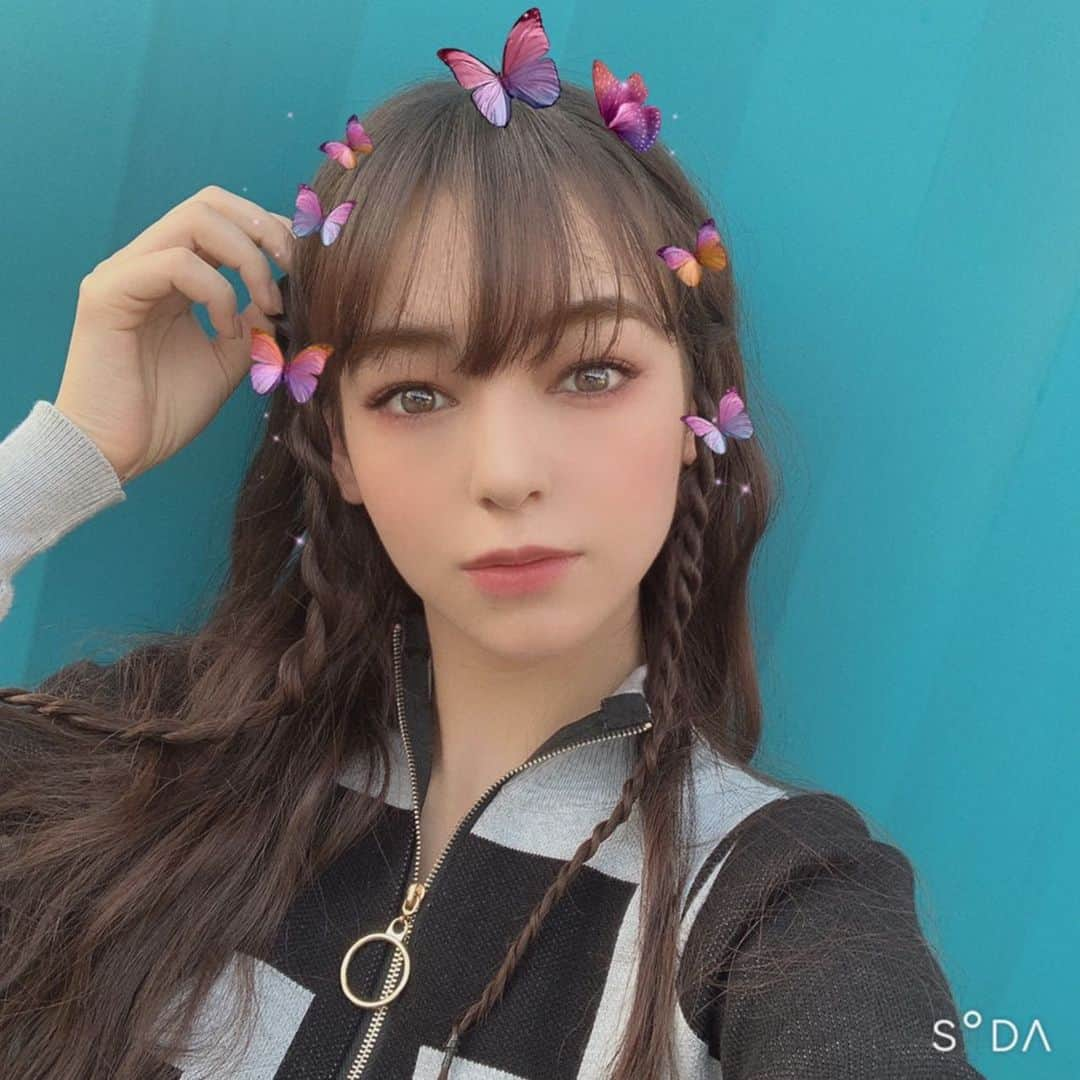 世良マリカさんのインスタグラム写真 - (世良マリカInstagram)「蝶々のフィルター🦋 冬っぽいピンクメイクがかわいい💞  #soda #盛り方は自分次第」11月20日 18時54分 - seramali_jsmn