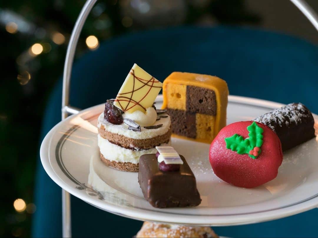 ローラアシュレイのインスタグラム：「This year has been different for so many reasons, but we think it’s more important than ever to have something to look forward to.⁣ ⁣ When we reopen our @LauraAshleyTheTeaRoom’s on 3rd December*, following Government guidance and in a COVID secure way, all of our tea rooms will be offering a Festive Afternoon Tea menu.⁣ ⁣ We are currently taking online bookings for December, so reserve your table now at lauraashleythetearoom.com and let’s all look forward to better days together. ⁣ ⁣ ⁣ *Reopening date subject to Government guidelines」
