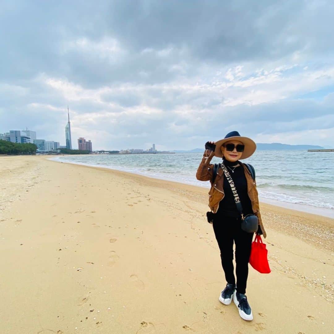 末成由美さんのインスタグラム写真 - (末成由美Instagram)「玄界灘をバックに‼️」11月20日 19時02分 - yumisuenari