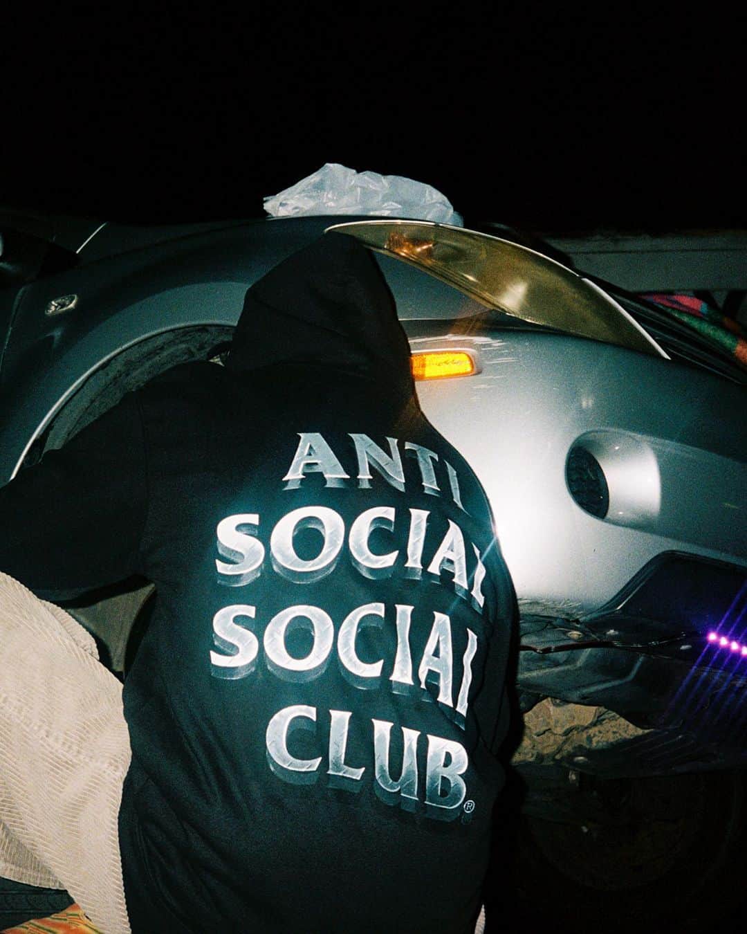 HYPEBEASTさんのインスタグラム写真 - (HYPEBEASTInstagram)「@hypebeaststyle: @antisocialsocialclub has delivered a Fall/Winter 2020 collection dubbed “Out of Control.” As usual, the brand’s signature graphics take center stage, especially that inimitable curved “ANTI SOCIAL SOCIAL CLUB” logo, which graces the rear of several tees and hoodies in different styles of text. Splashes of tie-dye, buffalo plaid and checkerboard patterns elevate the timeless layering pieces, while accessories such as the colorful blanket, exercise ball and a pink headset co-created with @astrogaming round out the debut drop of the new season. Look for it all to arrive at Anti Social Social Club’s website on November 21⁠⠀ Photo: Anti Social Social Club」11月20日 19時02分 - hypebeast