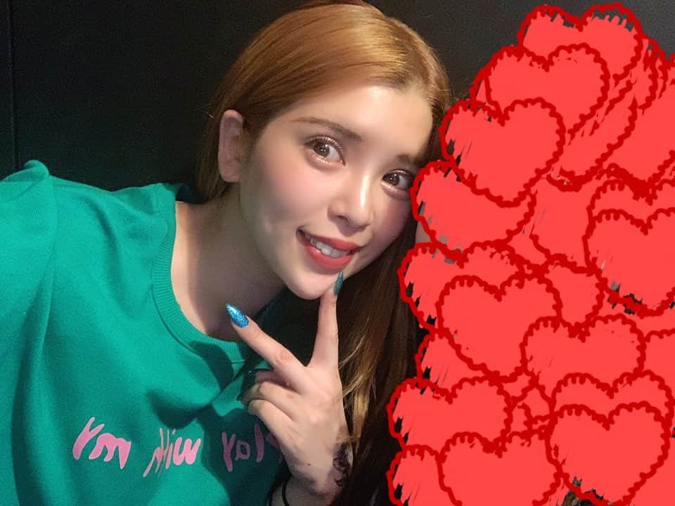 坂口杏里のインスタグラム：「むかーっし！ からのお客様😎😍 もはや家とか来たことあるし 友達www  09054307175  ↑何かあればこちらまで！ Bar Cachette (カシェット) 東京都新宿区歌舞伎町2-11-7 メトロビル4階 営業時間 1:00～  お待ちしてますん💕 男性１時間3000円 女性１時間1500円 （飲み放題）  ライン交換写メ撮ろ♡」