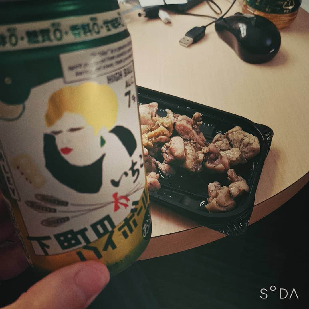 松本隆博のインスタグラム：「。 別府のホテルなう… 部屋でパソコン仕事しながら 飲む、いいちこハイボールが サイコーで、俺生きてるわー って気がするんだよ(˙◁˙)  明日はゲネ。頑張ります！  ～人生遊歩道～」