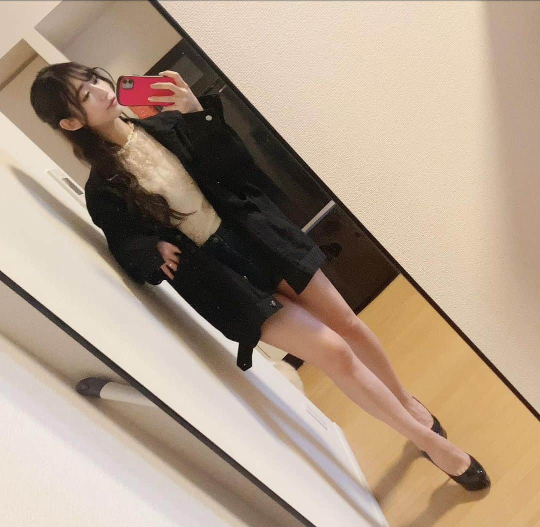 星奈あいさんのインスタグラム写真 - (星奈あいInstagram)「BEEP(@beep_ss)さんのジャケット❣️ さいきん寒い日とあったかい日があるから 比較的暖かい今日みたいな日は このジャケットをよく着てるよ🐰 お袖も丈もだぼっとしてて 何にでも合わせやすいの💓💓 . 今日はたぶんすごくあったかかったよね？ 家で準備してるときから 汗だらだらかいてて 更年期かなって思った…こわ…  #BEEP#ファッション#ファッション通販#ファッション通販サイト#ジャケットスタイル#アウターコーデ#星奈あい#日常生活#攝影日記#人像攝影#攝影師#拍照#人像摄影#攝影日常#좋아요#소통그램#패션화보」11月20日 19時15分 - hoshina_r18