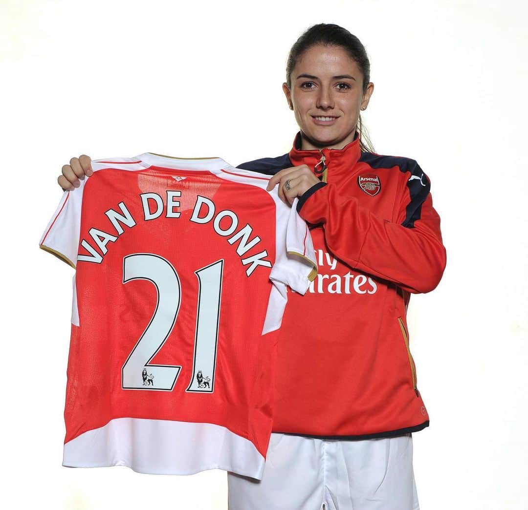 Arsenal Ladiesさんのインスタグラム写真 - (Arsenal LadiesInstagram)「#OnThisDay in 2015... @daniellevddonk joined The Arsenal! 🤩✍️」11月20日 19時16分 - arsenalwfc