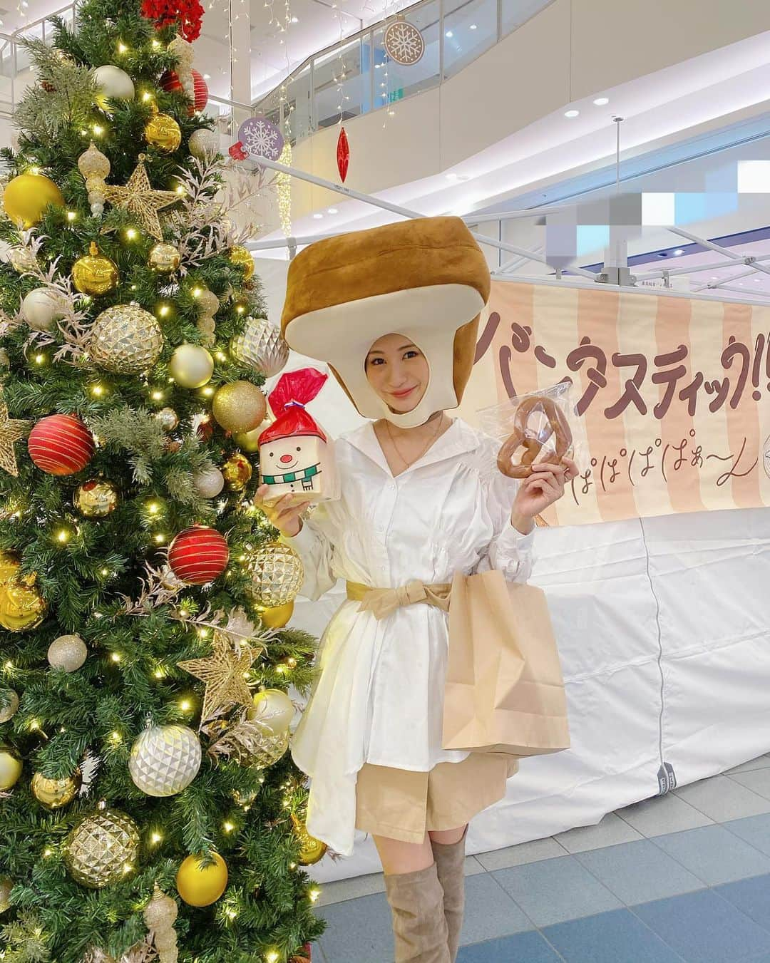 中村江莉香さんのインスタグラム写真 - (中村江莉香Instagram)「#パンタスティック baby🍞🥖 本日より開催❗️❗️#PR #日本一長い #パンイベント「パンタスティック!!2020 WINTER」取材に行かせて頂きました📷🎞#パンコーデ 🥯🥐 #オリナス錦糸町 で今日から10日間開催されますよ😆🙏✨ #密ゼロ #間隔をあけて並ぶ  コロナ対策もしっかりされております‼︎ 連休何しようかな〜という方も‼︎ぜひ!!! 全国の厳選された#パン専門店 が出店🥰❗️ 帰りの車で🚗もぐもぐしました♡笑 with なつん @nana_onni 💓 👚コーデ👚 @forget_m_n 💓#forget_m_n  #今日は浮気 #許してな米 #米りん #米粉パン専門店 #探したよ #米女 #今日はパン派 #パンめっちゃ好き #新着情報 #東京インフルエンサー #都内情報 #東京グルメ #パン好き #飲食業界の人と繋がりたい #飲食業界に未来を #飲食情報  #食べるは繋ぐ #米農家 #レポート #取材」11月20日 19時17分 - erica_nakamura