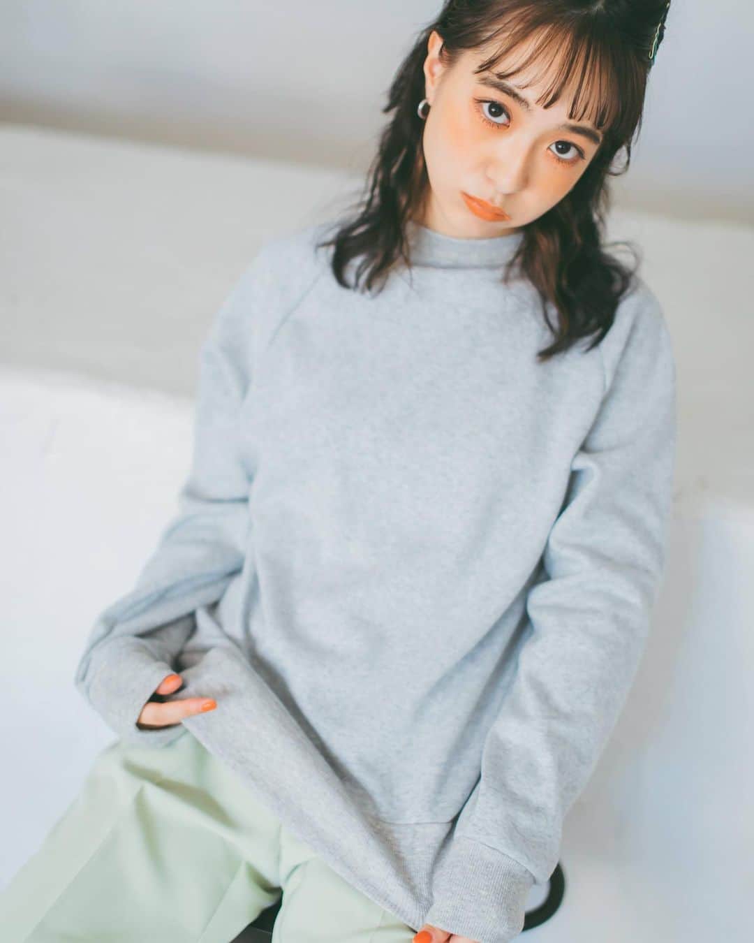 松田 美奈子のインスタグラム：「今年ももうすぐ発売しますよ✨ まるで毛布にくるまれたような気持ち良さとあたたかさ🧚🏻 そしてお洗濯もできちゃう、ボンバーヒートシリーズです🌿 . 今年は型やカラーも増えて登場しますのでお楽しみに🥺💕 . 去年から熱望してたあったかロングスカート絶対欲しい〜🥰 . MERCIのお客様に喜んでもらえそうな予感がしています♡ みんなきっと好きな気がしてる🥺💕 . @merci__jp」
