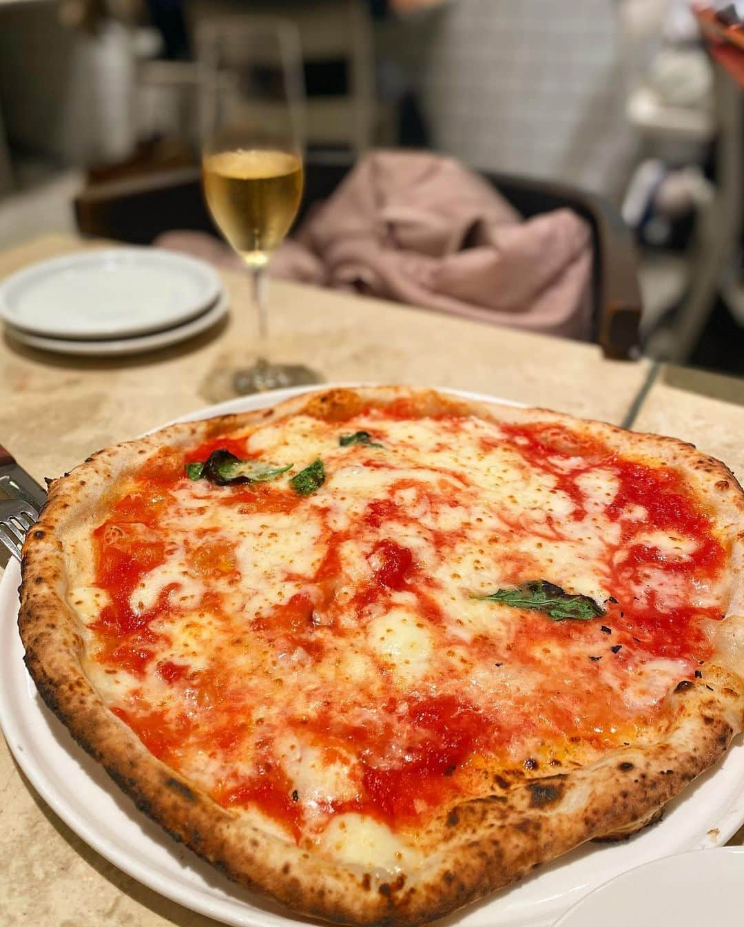 藤野結衣さんのインスタグラム写真 - (藤野結衣Instagram)「🍕🍕🍕 ピザ大好きまんレポ✊😻 . ここのピザは食べきれないくらいの大迫力の大きさ☺︎☺︎ 安定のマルゲリータ👌🍕 . . . . . #恵比寿グルメ　#恵比寿ピザ  #ピザ百名店 #ピザ #恵比寿 #イタリアン #ピザ部」11月20日 19時25分 - yui_fujino