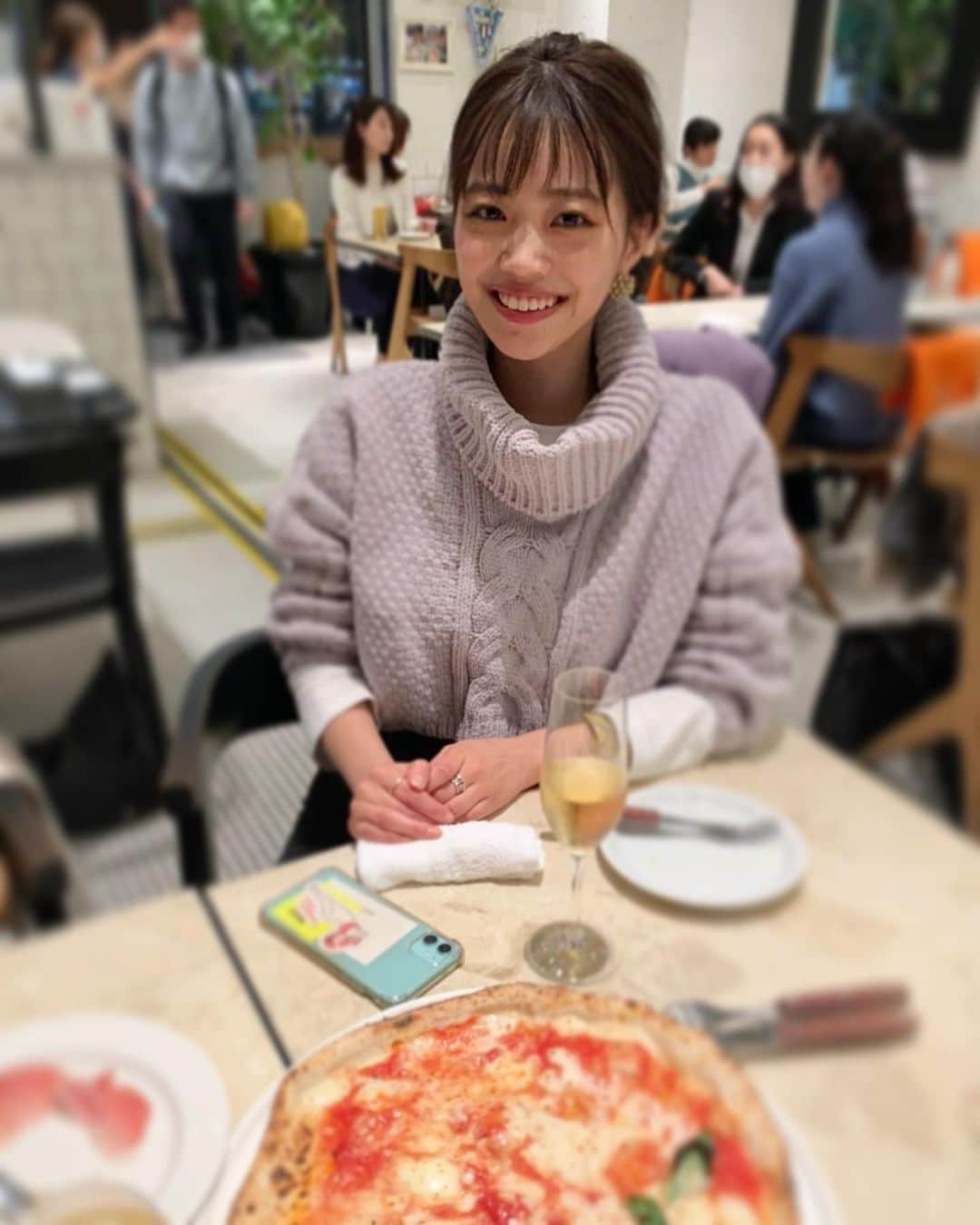 藤野結衣さんのインスタグラム写真 - (藤野結衣Instagram)「🍕🍕🍕 ピザ大好きまんレポ✊😻 . ここのピザは食べきれないくらいの大迫力の大きさ☺︎☺︎ 安定のマルゲリータ👌🍕 . . . . . #恵比寿グルメ　#恵比寿ピザ  #ピザ百名店 #ピザ #恵比寿 #イタリアン #ピザ部」11月20日 19時25分 - yui_fujino