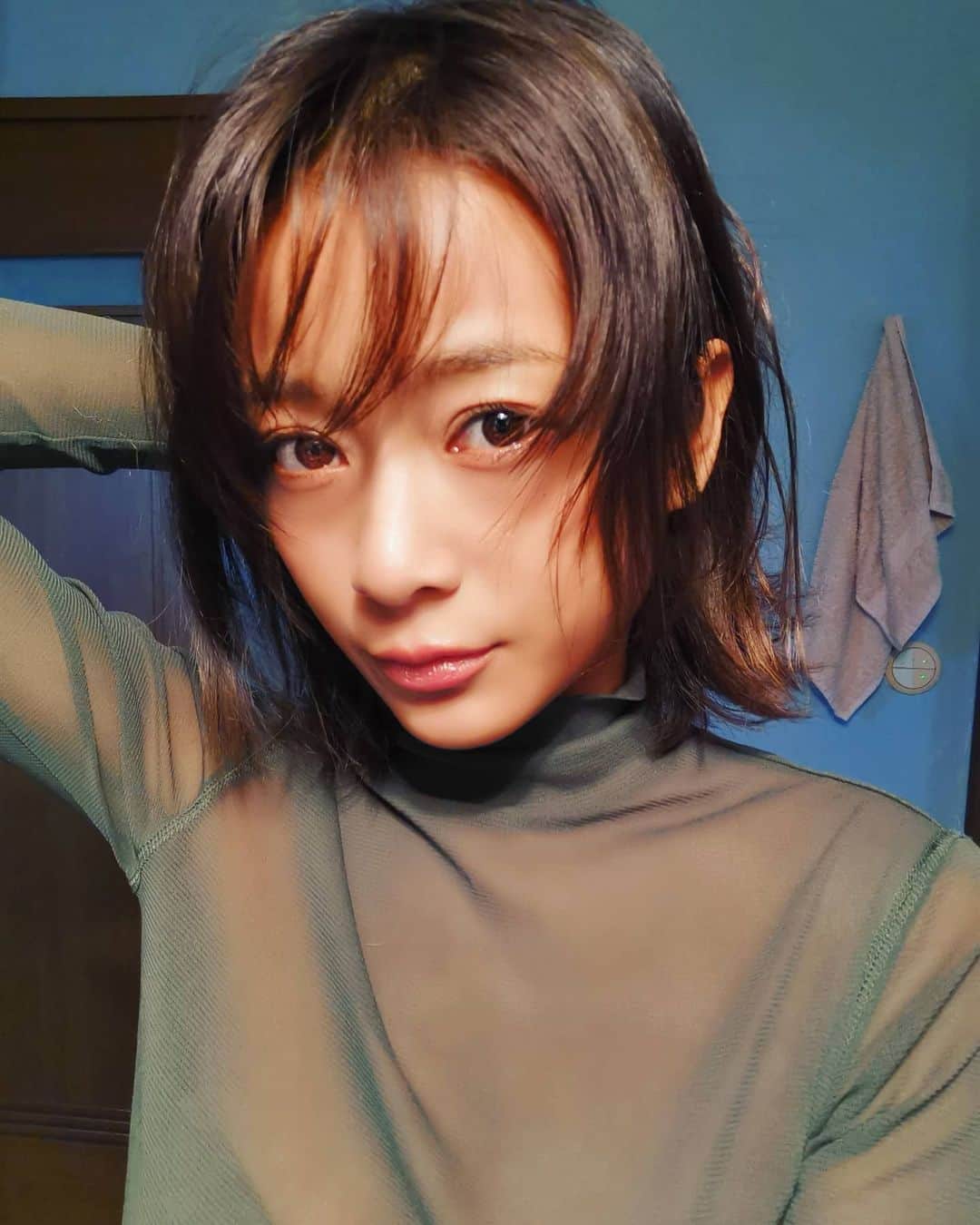 脇田恵子のインスタグラム：「服透けてますって教えてもらわなくても透かしてんの🥺。  🐒」