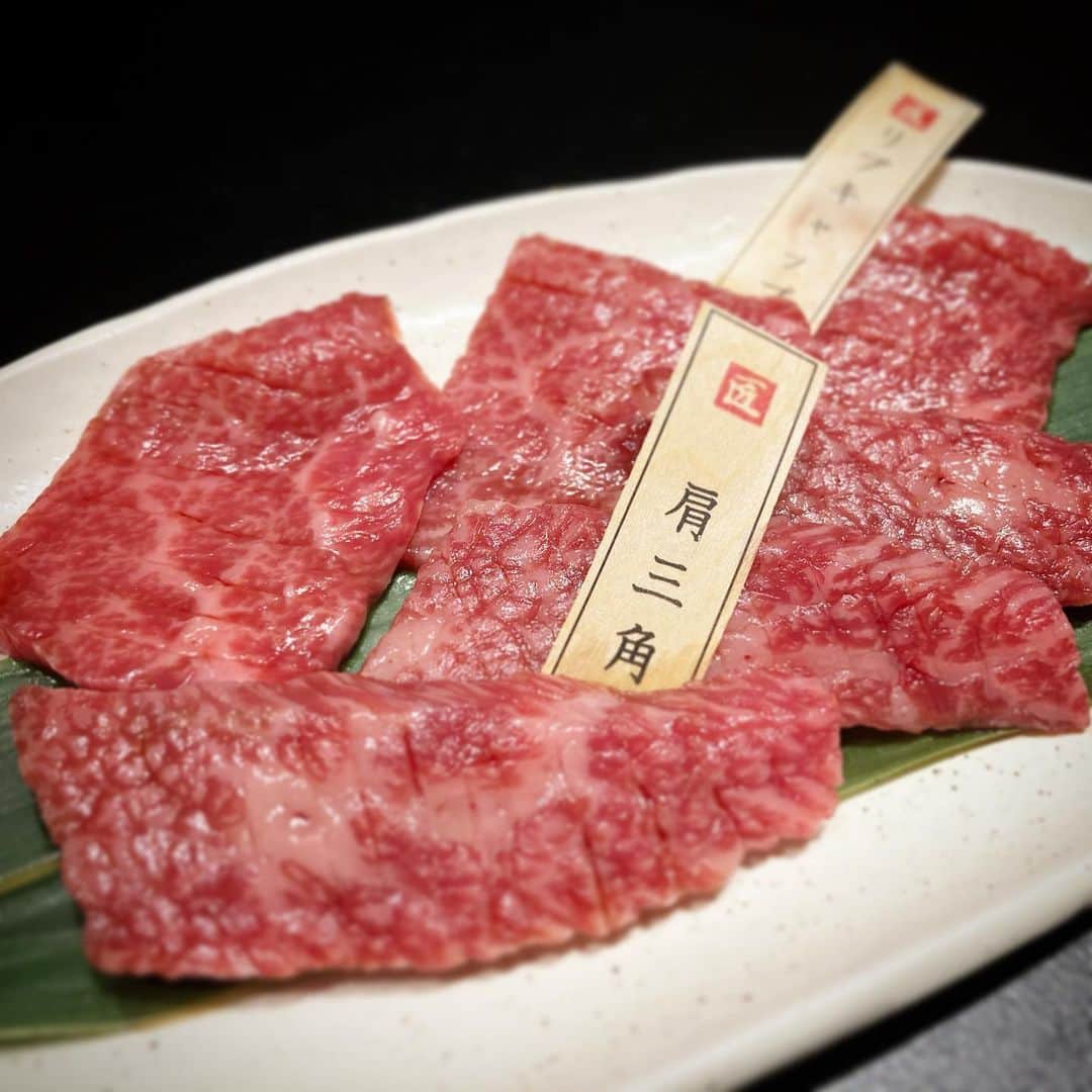 明星優花さんのインスタグラム写真 - (明星優花Instagram)「昨日はめるたんのご紹介で、『肉の切り方』と言う焼肉やさんへ🥩🥓✨  滋賀県から近江黒毛和牛A5ランク10番以上を仕入れ、切り方にも拘っている焼肉店🥩✨  これは映える🤣🤣👍💫  仲良し美女と楽しい時間を過ごしながらの食事は美味しさも倍増😆💓  来週は一緒に行ったさきぽこのお誕生日会🎂  こちらも楽しみ😆😆💓  肉の切り方 日本橋本店 050-5890-5812 東京都中央区日本橋室町1-12-15 テラサキ第2ビル 1F https://tabelog.com/tokyo/A1302/A130202/13165889/  #肉 #焼肉 #肉の切り方 #食事 #食事記録 #グルメ #グルメ好きな人と繋がりたい  #グルメ女子  #美食 #美食日記 #美食推薦 #和食 #和食ごはん  #ごはん #ディナー #dinner #dinnertime  #美味しい #美味しいもの好きな人と繋がりたい  #美味しいもの  #美味しいご飯  #美味しいお店  #美味しいもの大好き  #美味しいもの巡り  #女子会 #女子会最高」11月20日 19時29分 - yuka1219yuka
