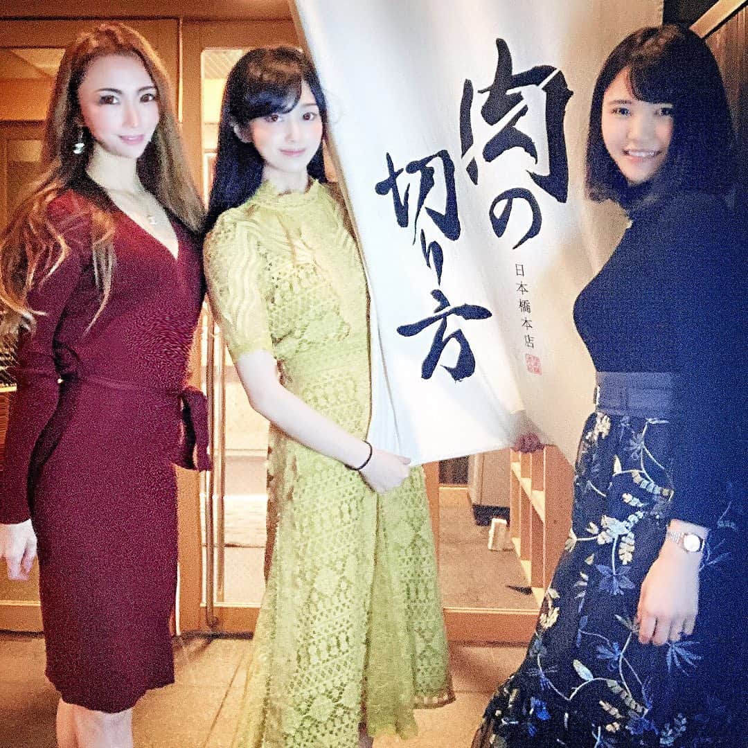 明星優花さんのインスタグラム写真 - (明星優花Instagram)「昨日はめるたんのご紹介で、『肉の切り方』と言う焼肉やさんへ🥩🥓✨  滋賀県から近江黒毛和牛A5ランク10番以上を仕入れ、切り方にも拘っている焼肉店🥩✨  これは映える🤣🤣👍💫  仲良し美女と楽しい時間を過ごしながらの食事は美味しさも倍増😆💓  来週は一緒に行ったさきぽこのお誕生日会🎂  こちらも楽しみ😆😆💓  肉の切り方 日本橋本店 050-5890-5812 東京都中央区日本橋室町1-12-15 テラサキ第2ビル 1F https://tabelog.com/tokyo/A1302/A130202/13165889/  #肉 #焼肉 #肉の切り方 #食事 #食事記録 #グルメ #グルメ好きな人と繋がりたい  #グルメ女子  #美食 #美食日記 #美食推薦 #和食 #和食ごはん  #ごはん #ディナー #dinner #dinnertime  #美味しい #美味しいもの好きな人と繋がりたい  #美味しいもの  #美味しいご飯  #美味しいお店  #美味しいもの大好き  #美味しいもの巡り  #女子会 #女子会最高」11月20日 19時29分 - yuka1219yuka
