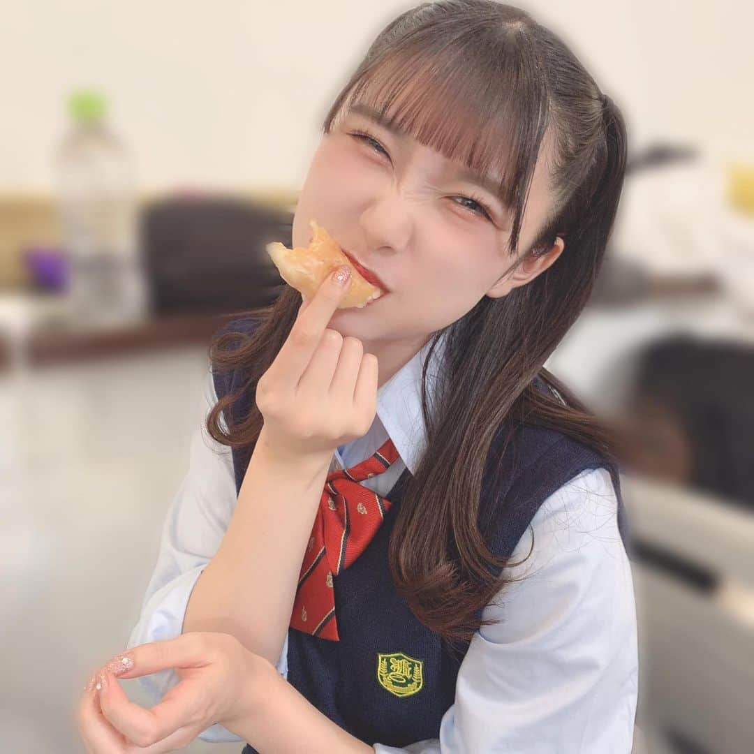 七瀬ひなたさんのインスタグラム写真 - (七瀬ひなたInstagram)「４コマど〜なつ🍩  #アイドル #地下アイドル #ヘアアレンジ #ハーフツイン #いいね返し #いいねした人全員フォローする #編み込みアレンジ #ドーナツ #シースルーバング #ぱっつん前髪 #黒髪 #衣装 #アイドル衣装 #日向坂46 #乃木坂46 #自撮り界隈 #自撮り #自撮り女子 #写真好きな人と繋がりたい #ファインダー越しの私の世界 #被写体モデル #サロモ #f4follow #f4f #followforfollowback #akiba」11月20日 19時35分 - elsy_hinata