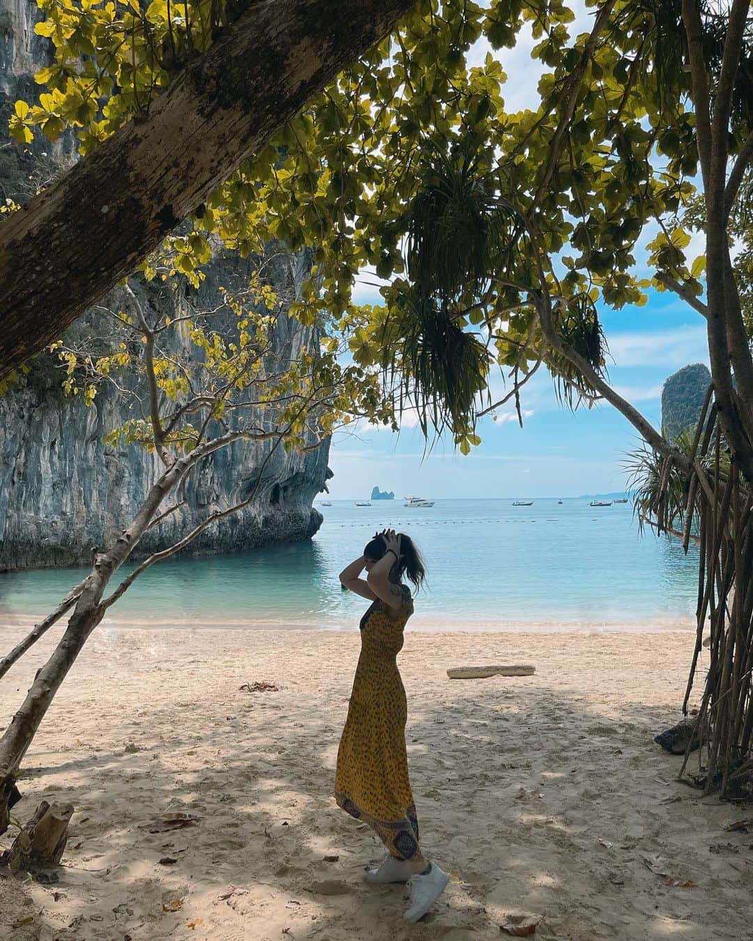 のインスタグラム：「Everything that happens in life is either a blessing or a lesson🌊」