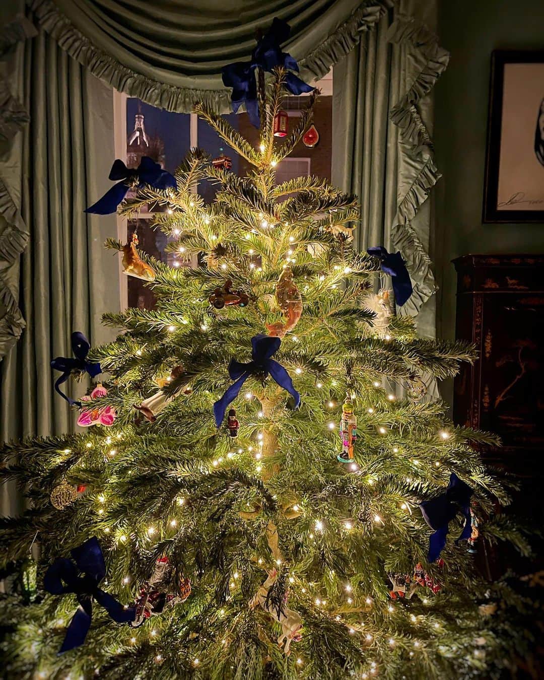 ペオニー・リムさんのインスタグラム写真 - (ペオニー・リムInstagram)「Our first proper #christmastree .  #peonylimhomedecor #peonylimchristmas」12月19日 22時51分 - peonylim