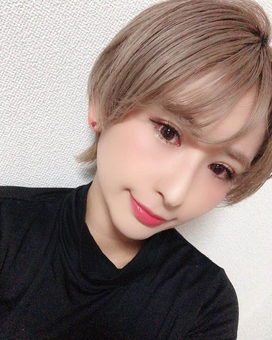有馬綾香のインスタグラム：「にっこり。」
