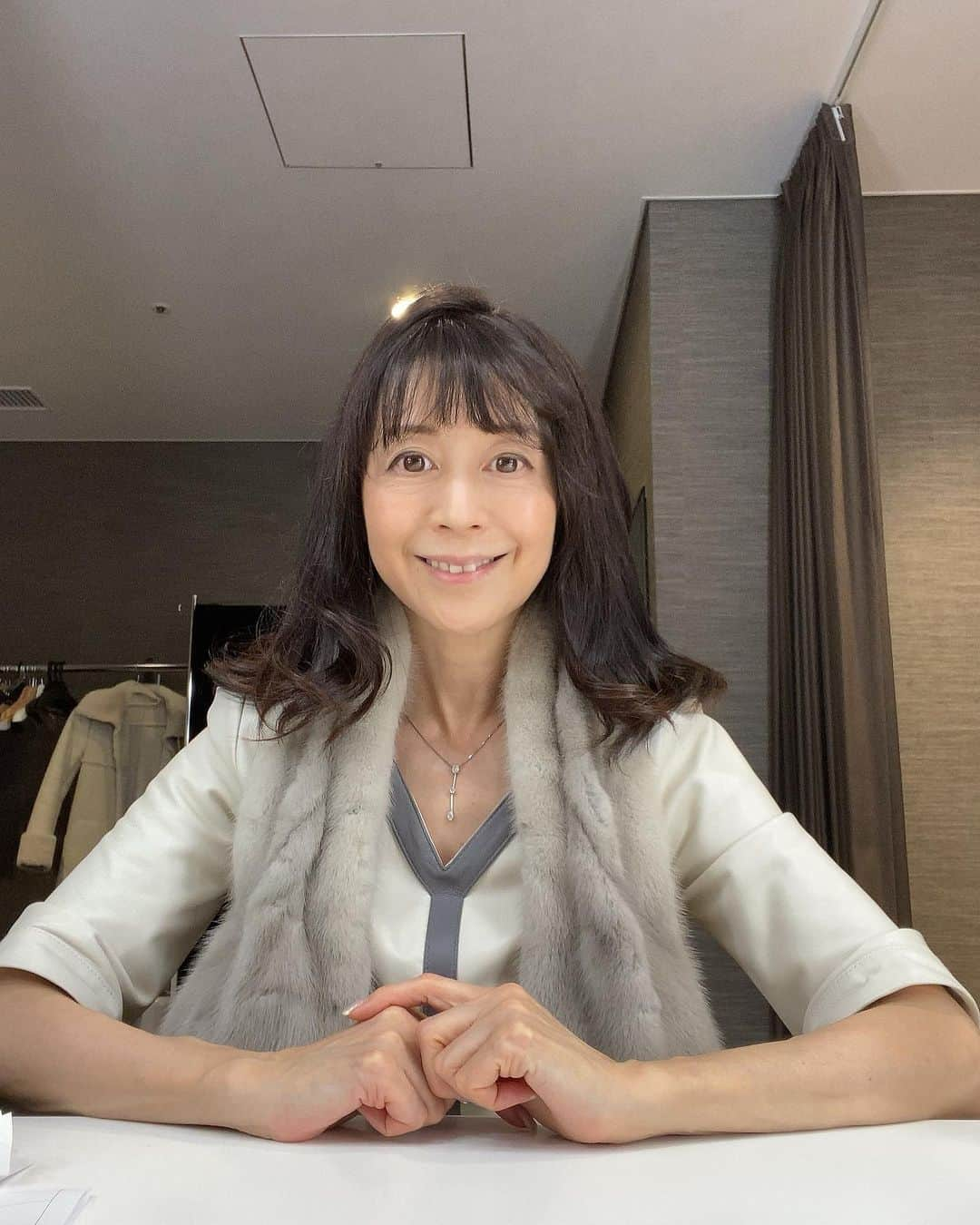 堤信子さんのインスタグラム写真 - (堤信子Instagram)「楽屋にて。このあと23時から、QVCのチャンネルで　#エレクトーレ　#フェイストリートメント　のゲスト出演です。今の時間はスザンヌさんがゲストで す。後半は私が担当。クリスマスギフトにもおすすめの特別なセット！要チェックです🎄😊❄️💕🎁 #10秒トリートメント  ＃堤信子 #アナウンサー  #スキンケア」12月19日 22時45分 - nobnob1111