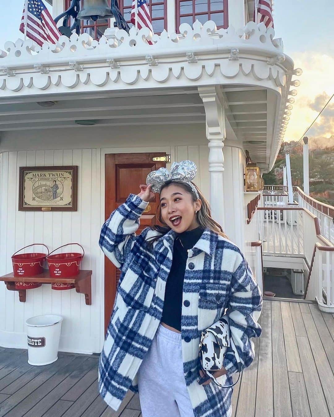 MISAさんのインスタグラム写真 - (MISAInstagram)「𝐂𝐇𝐑𝐈𝐒𝐓𝐌𝐀𝐒 𝐃𝐈𝐒𝐍𝐄𝐘🎅🎄☃️ ・ やっぱりクリスマスシーズンの ディズニーが可愛くて1番好き〜😚♥️ ・ #christmasdisney#disney#christmas#tdl#tokyodisneyland#ootd#outfit#instafashion#fff#f4f#tb#クリスマスディズニー#ディズニー#ディズニーコーデ」12月19日 22時45分 - summer__lana