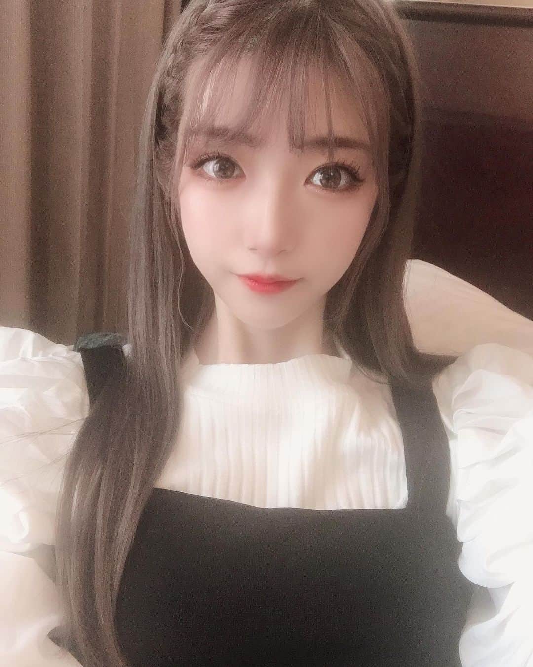 れみぱんのインスタグラム：「ぎりぎり生きてる🙆🏻‍♀️ 今日寒すぎて本当ぎりっぎりだった、危なかった、おやすみなさい😴」