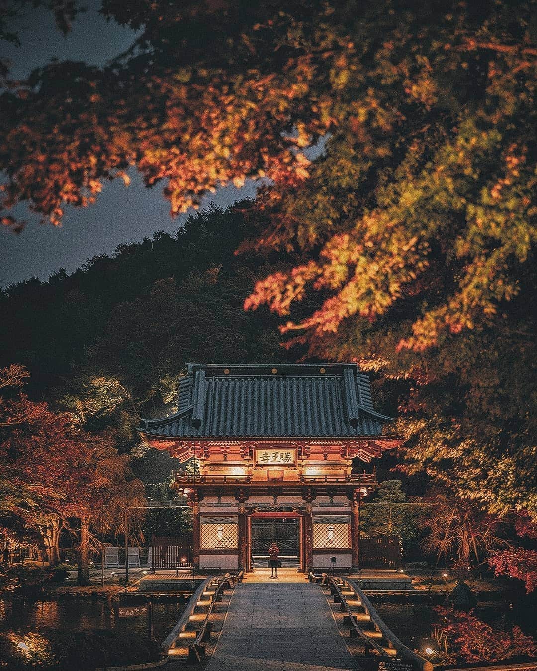 Berlin Tokyoさんのインスタグラム写真 - (Berlin TokyoInstagram)「Katsuouji Temple is famous as a temple of good luck so people put their wishes into the Darma and try to achieve their goals.  The temple is surrounded by a rich nature where you can enjoy the autumn leaves. . . . #hellofrom katsuouji, #osaka , #japan」12月19日 22時46分 - tokio_kid