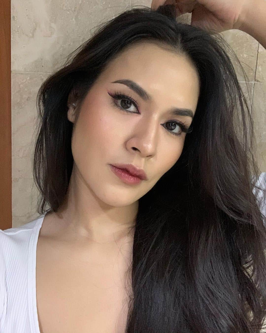 Raisa Andrianaさんのインスタグラム写真 - (Raisa AndrianaInstagram)「A selfie for when you just don’t want to take off your makeup~ On the lips; my lip tint in the shade “You”」12月19日 22時48分 - raisa6690