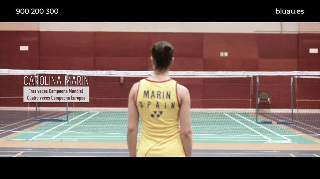 キャロリーナ・マリンのインスタグラム：「Para practicar deporte a nivel profesional no basta con entrenar a diario. Es necesario un gran equipo detrás que te permita contar con los mejores profesionales y con los últimos avances tecnológicos. Y yo lo tengo.  ⬆️ Mejora tu rendimiento deportivo 🔎 Mide tu nivel de estrés ✅ Chequea tu estado de salud general  Echa un vistazo a #BluaU de @sanitas 💪 #Ad」