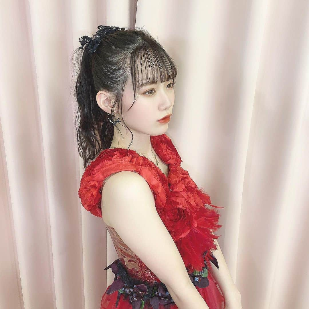 服部有菜さんのインスタグラム写真 - (服部有菜Instagram)「. 久しぶりの衣装でうきうき。。🥀🥀 . . #akb48 #衣装 #ポニーテール」12月19日 22時56分 - yuna__0330.48