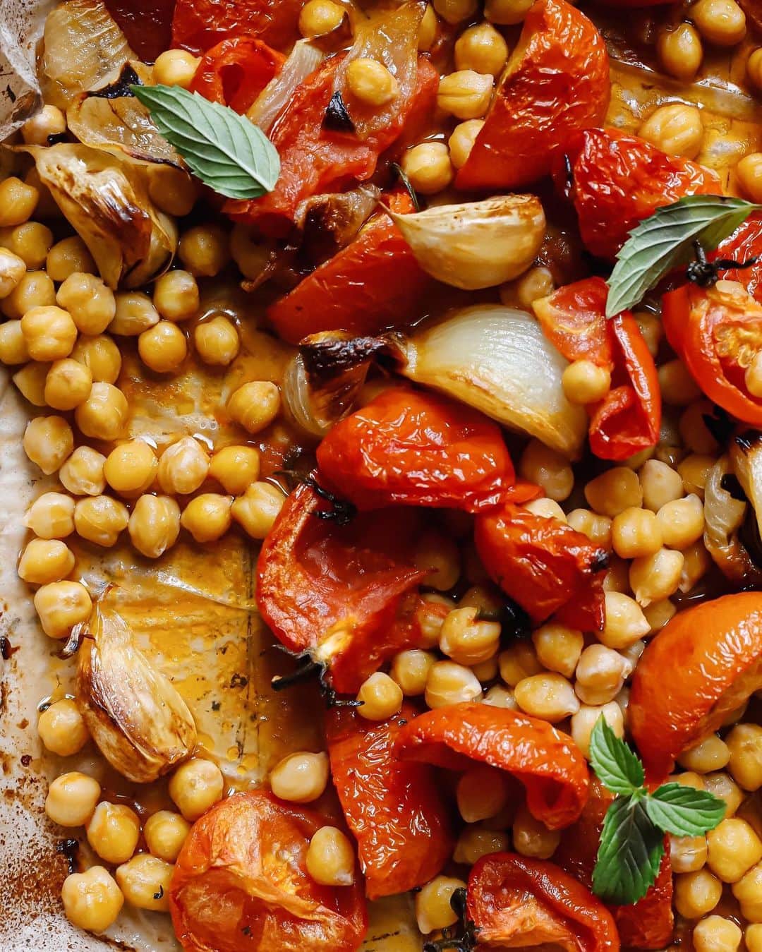 Saghar Setarehさんのインスタグラム写真 - (Saghar SetarehInstagram)「Roasted some long forgotten tomatoes with slightly less forgotten chickpeas, shallots and garlic. No spices. If blended, it would've made a nice soup too, but I rather felt in the mood for chunks and consistency. Mopped up all the juices (there was a lot) with a slice of sourdough.  And this my friends, is a grey December day brightened. 🍅🌞 ⠀⠀⠀⠀⠀⠀⠀⠀⠀ #LabNoonFood #FlavorsAndEncounters ⠀⠀⠀⠀⠀⠀⠀⠀⠀」12月19日 22時57分 - labnoon
