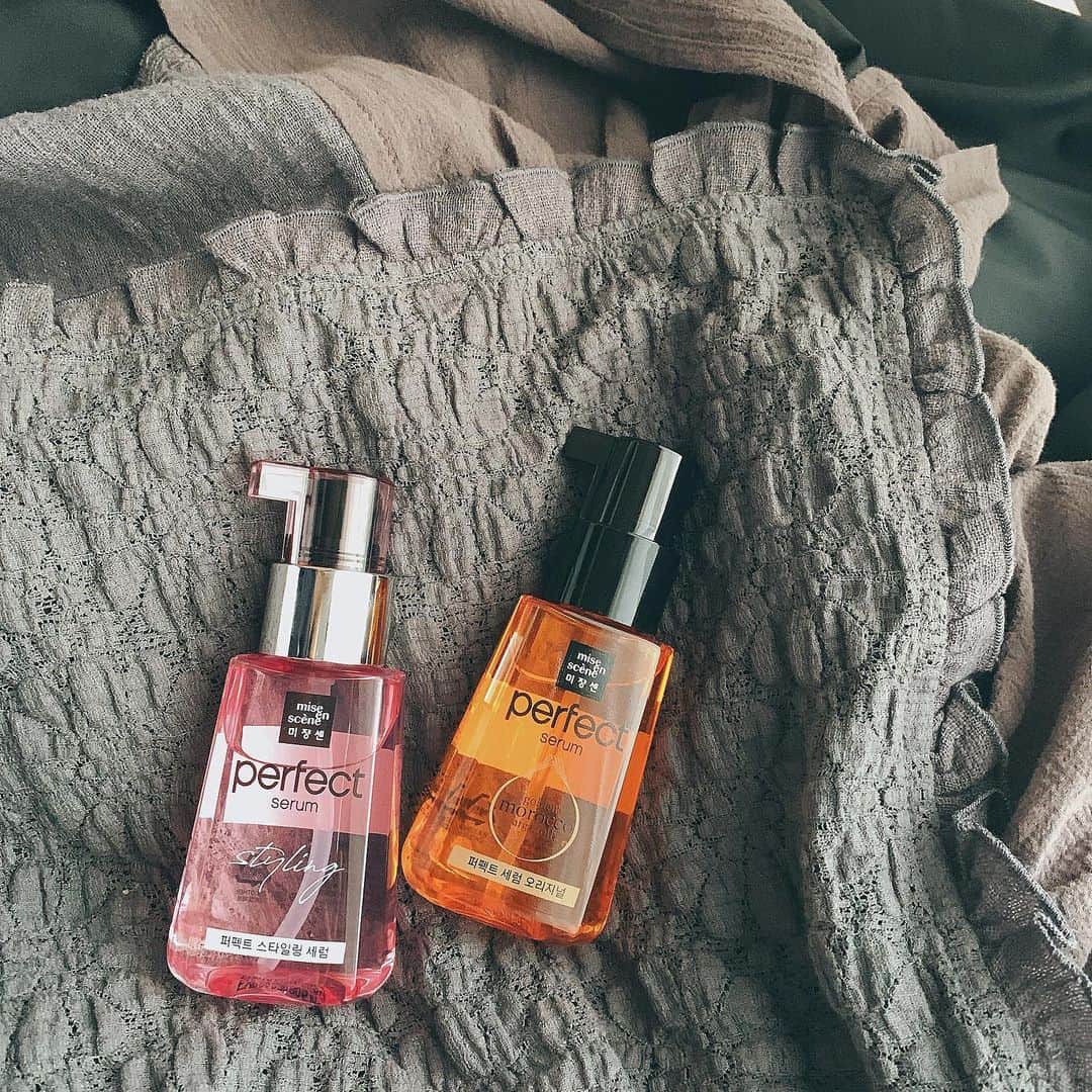 光永さんのインスタグラム写真 - (光永Instagram)「ミジャンセンのヘアオイルを頂きました！ 全然ベタつかなくて、まとまって、最高です！ありがとうございます！ お風呂上がりはオレンジ、アイロンとかでセットする時はピンク使っています🍊🍑 . 韓国でめちゃくちゃ流行っているヘアオイル。 コスパも良いし、お薦めさせていただきます🥰 . . #ミジャンセン #ヘアケア #ヘアオイル #パーフェクトセラム #ミジャンセンヘアオイル  #miseenscene #PR」12月19日 22時57分 - hinata_official__