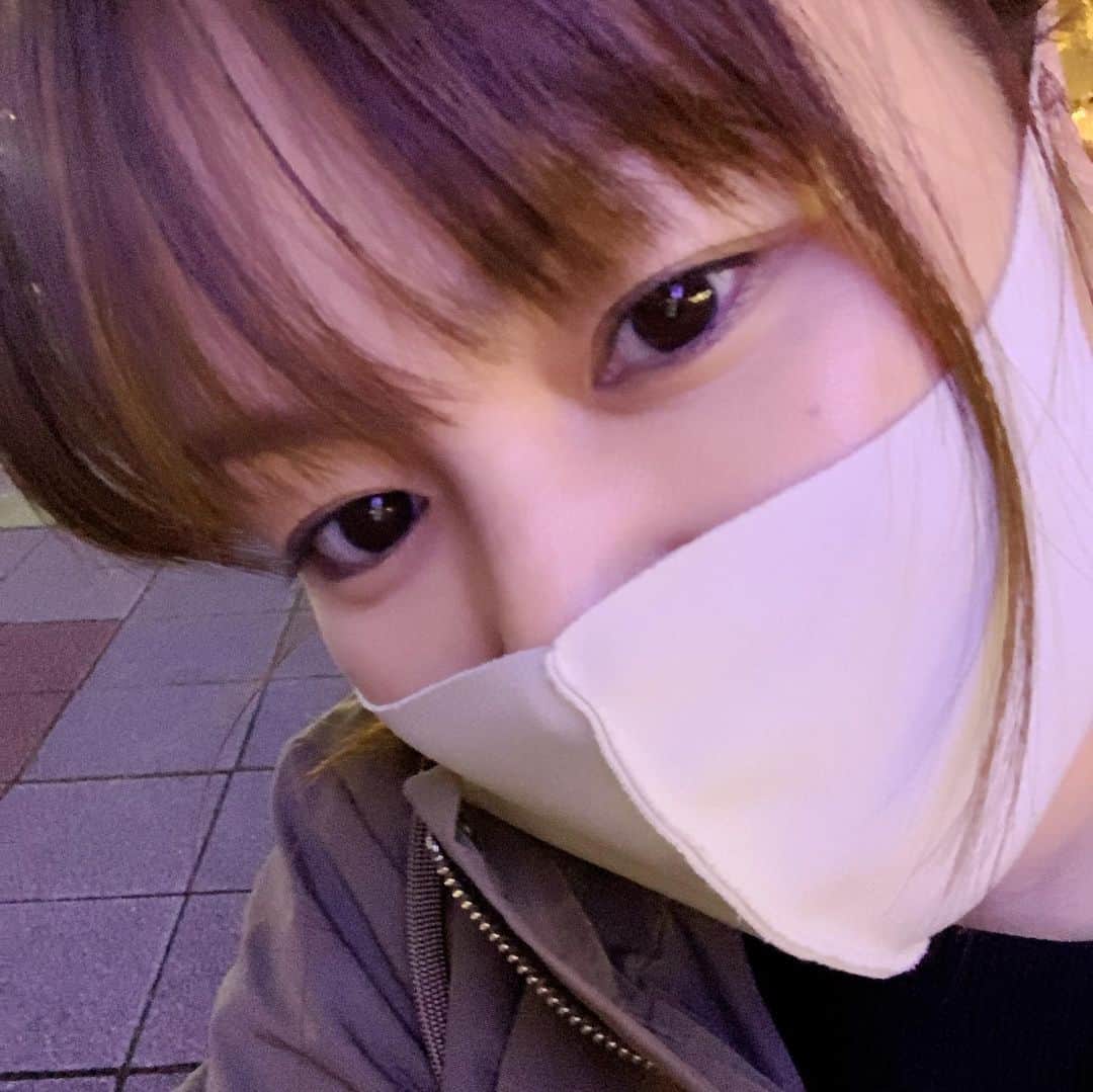 中澤裕子さんのインスタグラム写真 - (中澤裕子Instagram)「✨✨  いつかのイルミネーション。 アウターが薄着なので少し前になります😊  クリスマスシーズンならでは🎄  今年はひたすら我慢の日々ではあったけど、こうやって季節を感じられる事があると嬉しい気持ちになります。  #12月 #福岡 #イルミネーション」12月19日 23時20分 - yuko_nakazawa_