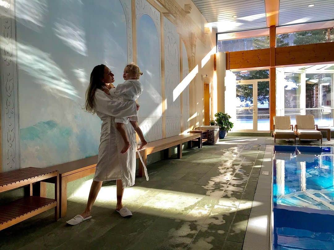 太田エイミーのインスタグラム：「When the sun shines through magically. @montcervinpalace spa  . . . . . @swissdeluxehotels @switzerland.vacations @luxuryworldtraveler @_luxury_fashion_style @travel_a_little_luxe」
