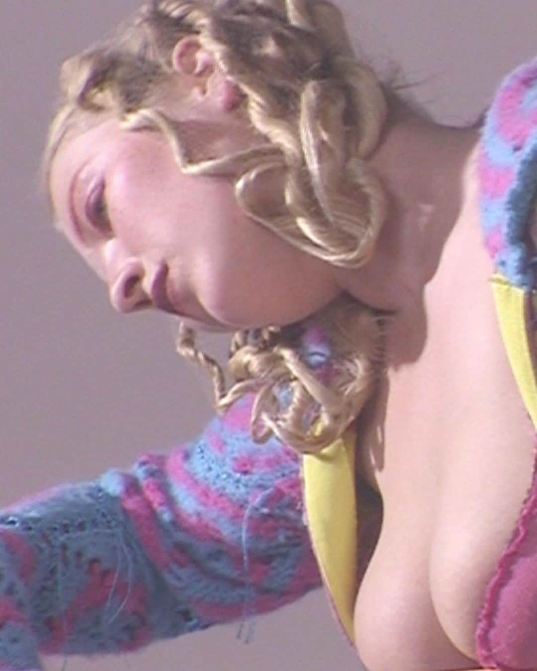 シャーナ・オズボーンのインスタグラム：「Lilith for @dazed 🍭 in @ekatzelentsova」