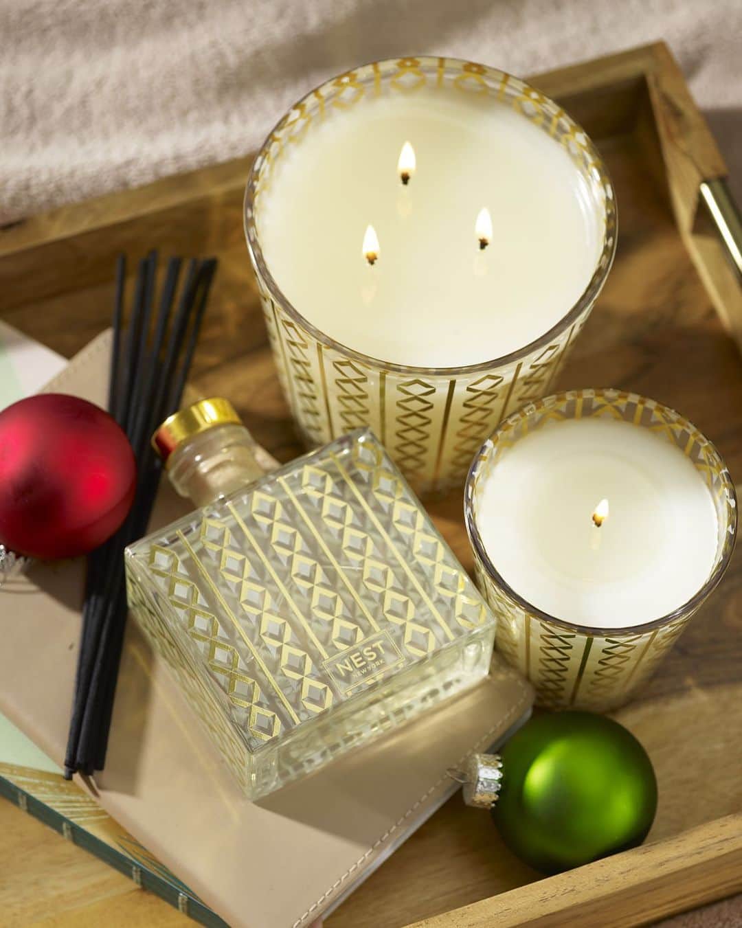 Saks Fifth Avenueのインスタグラム：「SAKS AT HOME: Good things come in scented packages, and @nestfragrances' festive home aromas are worthy of taking center stage. #SaksHoliday」