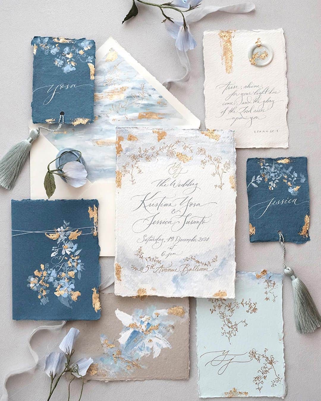 Veronica Halimさんのインスタグラム写真 - (Veronica HalimInstagram)「Another handmade invitation bundle for Jessica and Yosa where little detail matters. Congratulations @gacil #yojeskitanikah  —  #vhcalligraphy #truffypi #カリグラフィー #カリグラフィースタイリング #モダンカリグラフィー #calligraphystyling #カリグラフィーワークショップ #weddingstationery #moderncalligraphy #handmadepaper  #penmanship #ウェディング #ウェディングアイテム #カリグラファ #スタイリングワークショップ #スタイリング #prettypapers #weddingsuite #styledshootbundle」12月19日 23時49分 - truffypi