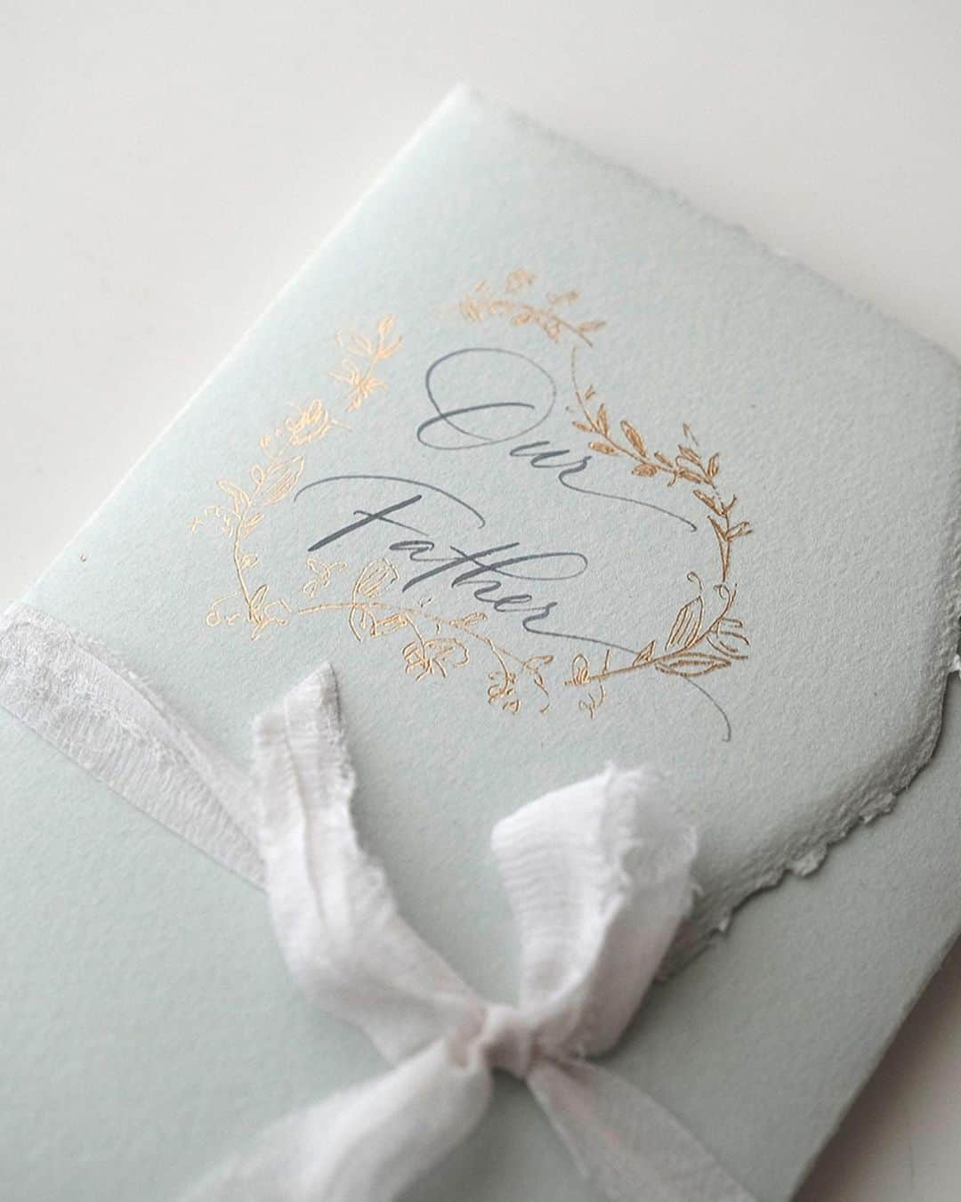 Veronica Halimさんのインスタグラム写真 - (Veronica HalimInstagram)「Another handmade invitation bundle for Jessica and Yosa where little detail matters. Congratulations @gacil #yojeskitanikah  —  #vhcalligraphy #truffypi #カリグラフィー #カリグラフィースタイリング #モダンカリグラフィー #calligraphystyling #カリグラフィーワークショップ #weddingstationery #moderncalligraphy #handmadepaper  #penmanship #ウェディング #ウェディングアイテム #カリグラファ #スタイリングワークショップ #スタイリング #prettypapers #weddingsuite #styledshootbundle」12月19日 23時49分 - truffypi