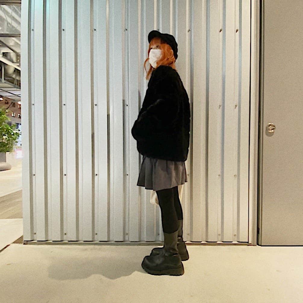 AMIさんのインスタグラム写真 - (AMIInstagram)「全部 @zara だった日😂 寒いけど風邪ひいてないですか？  #zara #tenderlamp #tokyo #shibuya」12月19日 23時49分 - amipom1007