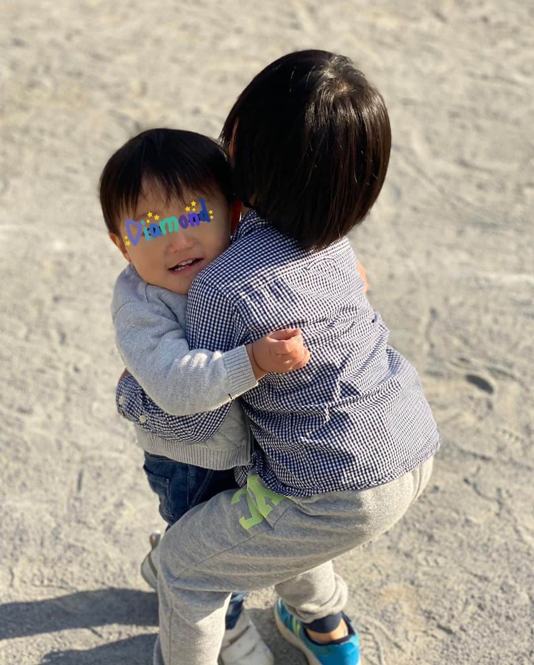 蒲生麻由さんのインスタグラム写真 - (蒲生麻由Instagram)「週末はfamily day💕﻿ 6年振りに携帯変えたら、﻿ カメラの機能が全然違〜う❣️❣️ 夕方でも明るく撮れるし、 ポートレート機能も本当に素敵😆﻿ ﻿ #familyday #brothers #兄弟ショット ﻿ #動いてばかりで全然写真撮らしてくれない﻿ #ポートレート機能に感動 #携帯変えました #mamalife #myboys #mysunshine」12月19日 23時50分 - mayugamo_lamana