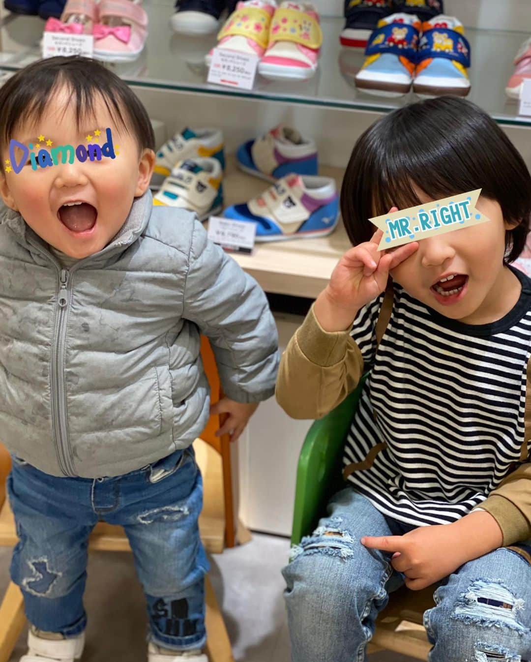 蒲生麻由さんのインスタグラム写真 - (蒲生麻由Instagram)「週末はfamily day💕﻿ 6年振りに携帯変えたら、﻿ カメラの機能が全然違〜う❣️❣️ 夕方でも明るく撮れるし、 ポートレート機能も本当に素敵😆﻿ ﻿ #familyday #brothers #兄弟ショット ﻿ #動いてばかりで全然写真撮らしてくれない﻿ #ポートレート機能に感動 #携帯変えました #mamalife #myboys #mysunshine」12月19日 23時50分 - mayugamo_lamana