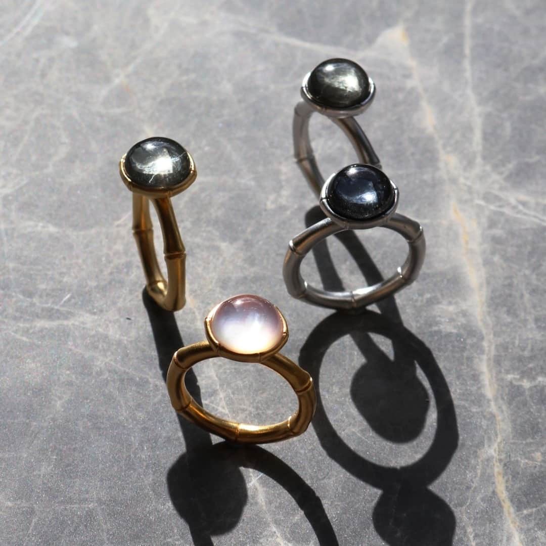 ジュリーサンドラゥさんのインスタグラム写真 - (ジュリーサンドラゥInstagram)「These rings makes it a december to remember ✨⠀⠀⠀⠀⠀⠀⠀⠀⠀ ⠀⠀⠀⠀⠀⠀⠀⠀⠀ ⠀⠀⠀⠀⠀⠀⠀⠀⠀ #juliesandlau #juliesandlaujewelry #jewelry #bamboo #collection #styling #inspiration #colors #silver #gold」12月20日 0時01分 - juliesandlau