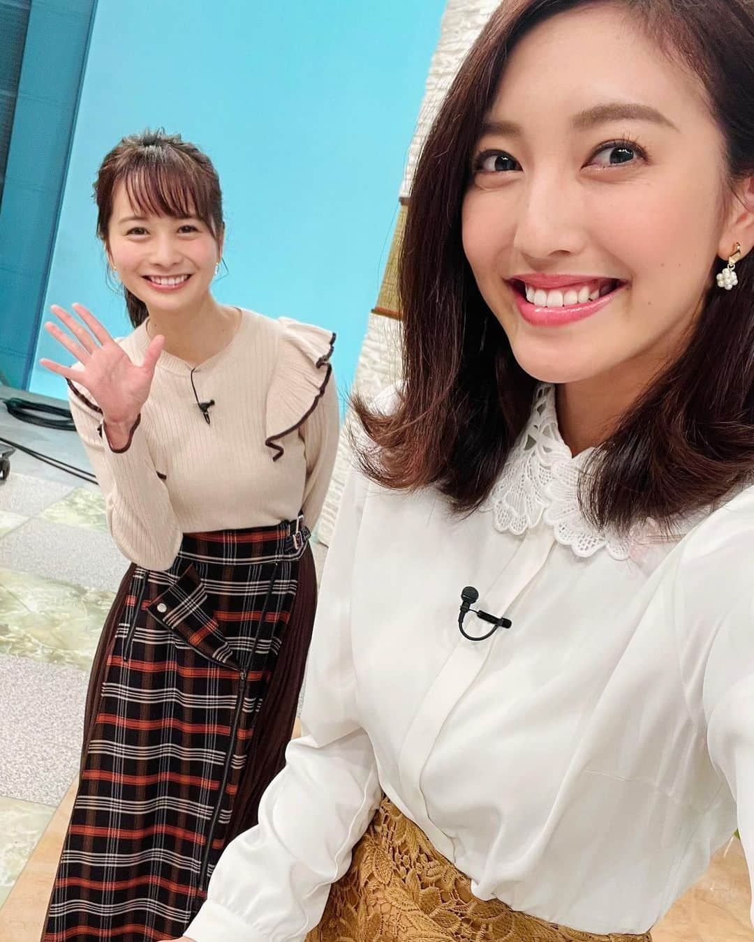 小澤陽子さんのインスタグラム写真 - (小澤陽子Instagram)「𝚊𝚝 𝚠𝚘𝚛𝚔☻  本日は…久々の ゆりさん！！！😇💓 入社してすぐ就いた番組『めざましテレビアクア』で一緒で 最初の時期に 色々頼らせてもらっていたので、 ゆりさんがいると安心感が…🥲✨  “高めポニーテール”が可愛くて似合っていたので リクエストしたら、してくれました😍  早くまたゆっくり𝚒𝚗 𝚙𝚛𝚒𝚟𝚊𝚝𝚎❁で 会いたいなぁ〜🥰  #馬好王国 #フジテレビ #８ちゃんねる #土曜25時15分から #馬好王国 #いつも笑わせていただいています #かまいたち#山内健司 さん #相変わらず #天使のように美しかった… #高見侑里 さん #DAIGO さん #神部美咲 ちゃん #小澤陽子 #本日の髪型と衣装🌸」12月19日 23時55分 - yoko.ozawa729