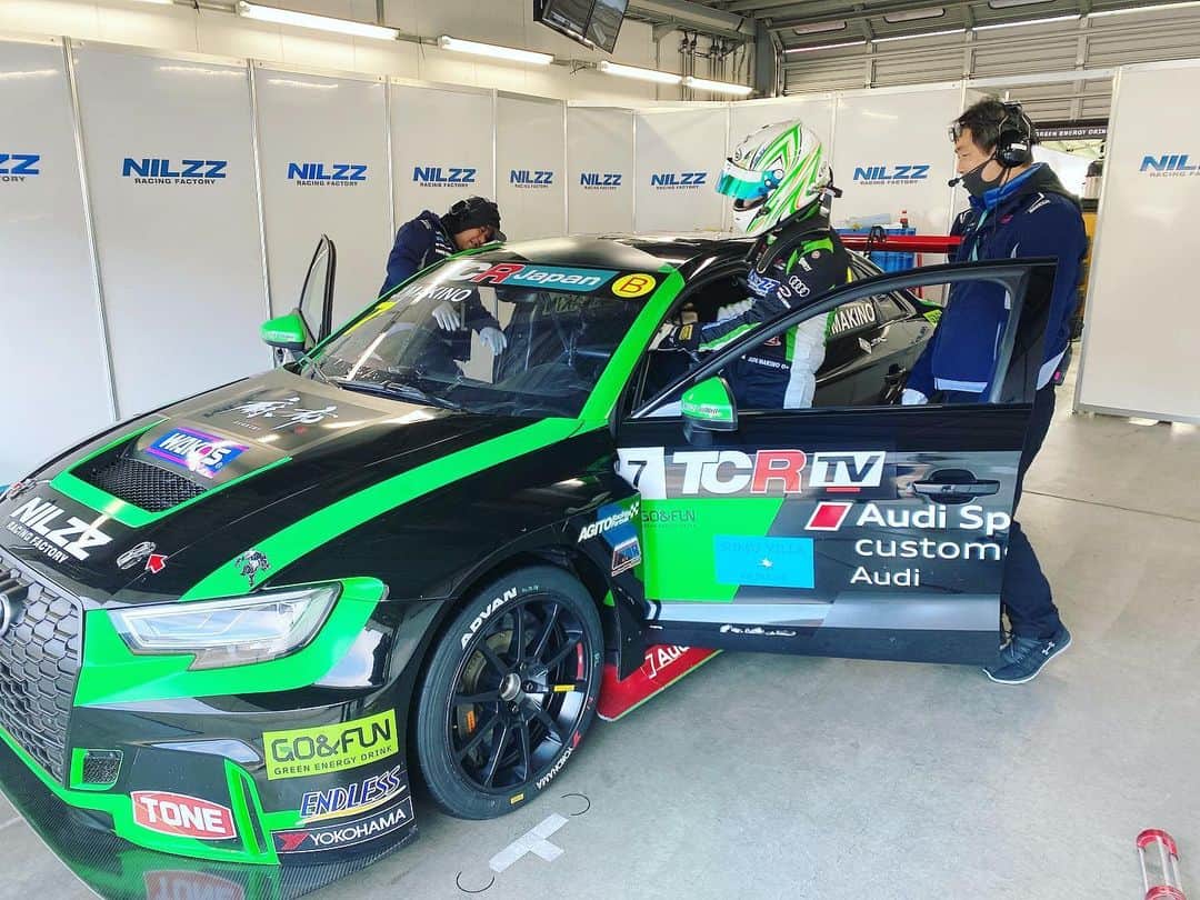 藤森マリナさんのインスタグラム写真 - (藤森マリナInstagram)「TCRjapan Rd.6 FUJI🏁 無事に1日目終了😌 * * 怪我なく完走できました^ ^！ 近くでたくさん車やタイヤやエンジン音を感じて ほんま幸せ楽しい🏎🏁✨ 富士山も見えたし😍 午後から隠れちゃったけど。。 明日はもっとはっきり見えますよーに🗻🥺🙏🏻💭 そしてMJ選手チェッカー受けたあと… みんなとの約束お願いしますね😉 @makimakijunjun * * 今朝5時半起きやって眠たいけど 頑張ってナウ投稿したので よかったらスワイプして 最後の動画まで見てね🏎💨 #きゅんです  * * * #tcrjapan#tcrseries#audi#audirs3#carrace#fuji#fujispeedway#azabu#nilzzracing#azabucherries #麻布#炭火焼黒毛和牛麻布#麻布チェリーズ#藤森マリナ#牧野淳#富士スピードウェイ#superformula#レースクイーン#ギャルオン」12月19日 23時59分 - maaarina0806