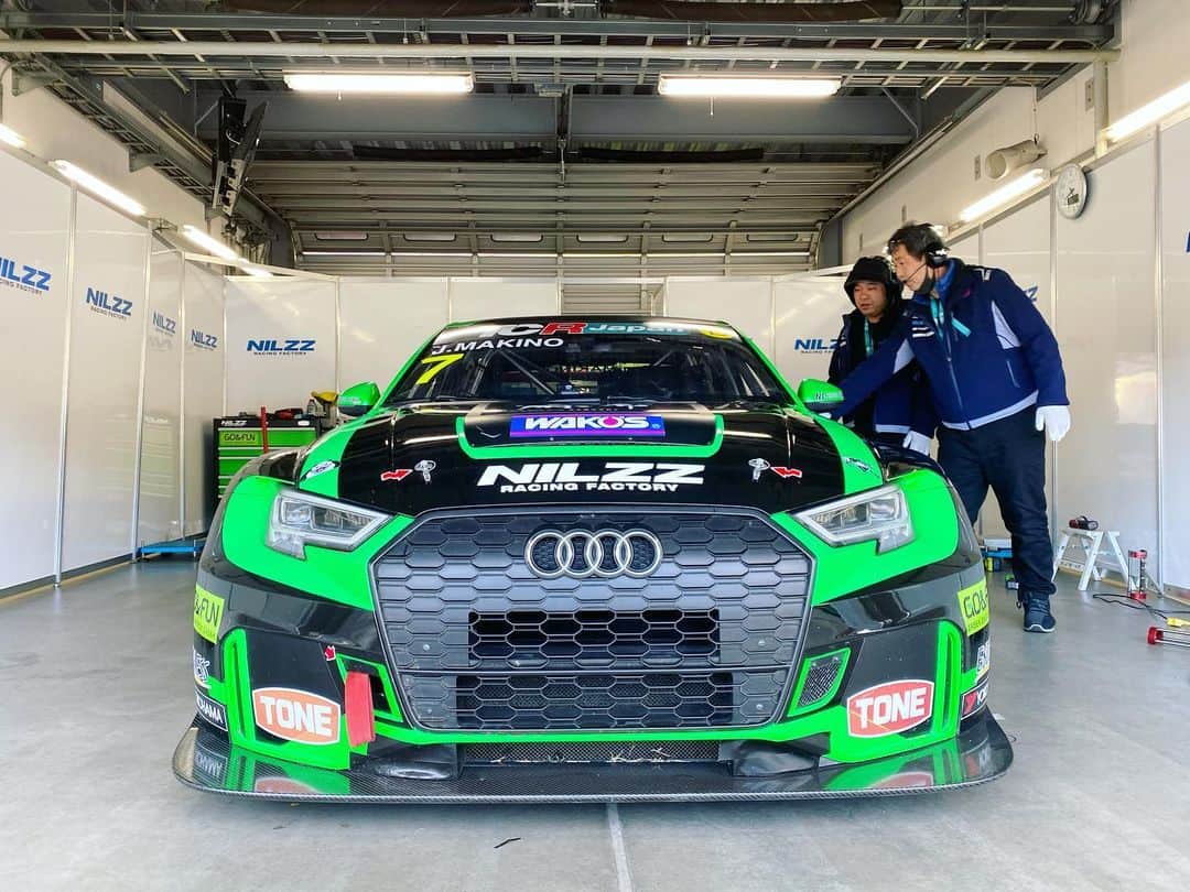 藤森マリナさんのインスタグラム写真 - (藤森マリナInstagram)「TCRjapan Rd.6 FUJI🏁 無事に1日目終了😌 * * 怪我なく完走できました^ ^！ 近くでたくさん車やタイヤやエンジン音を感じて ほんま幸せ楽しい🏎🏁✨ 富士山も見えたし😍 午後から隠れちゃったけど。。 明日はもっとはっきり見えますよーに🗻🥺🙏🏻💭 そしてMJ選手チェッカー受けたあと… みんなとの約束お願いしますね😉 @makimakijunjun * * 今朝5時半起きやって眠たいけど 頑張ってナウ投稿したので よかったらスワイプして 最後の動画まで見てね🏎💨 #きゅんです  * * * #tcrjapan#tcrseries#audi#audirs3#carrace#fuji#fujispeedway#azabu#nilzzracing#azabucherries #麻布#炭火焼黒毛和牛麻布#麻布チェリーズ#藤森マリナ#牧野淳#富士スピードウェイ#superformula#レースクイーン#ギャルオン」12月19日 23時59分 - maaarina0806
