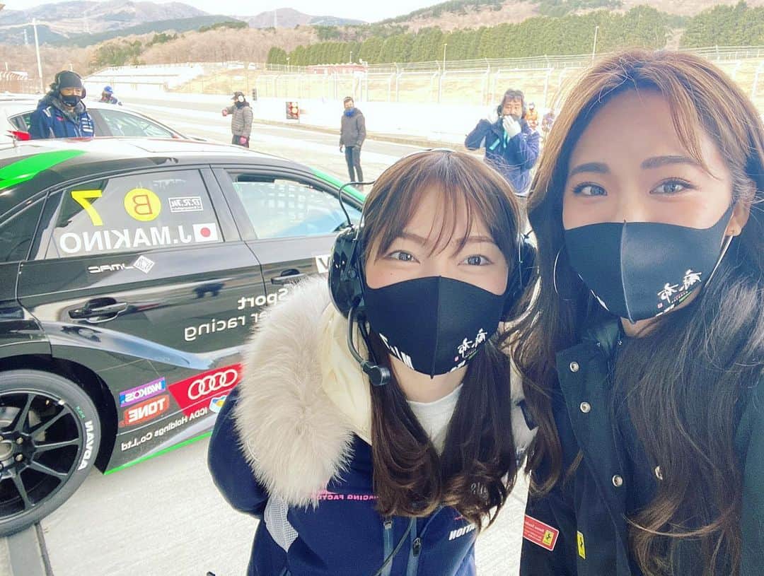 藤森マリナさんのインスタグラム写真 - (藤森マリナInstagram)「TCRjapan Rd.6 FUJI🏁 無事に1日目終了😌 * * 怪我なく完走できました^ ^！ 近くでたくさん車やタイヤやエンジン音を感じて ほんま幸せ楽しい🏎🏁✨ 富士山も見えたし😍 午後から隠れちゃったけど。。 明日はもっとはっきり見えますよーに🗻🥺🙏🏻💭 そしてMJ選手チェッカー受けたあと… みんなとの約束お願いしますね😉 @makimakijunjun * * 今朝5時半起きやって眠たいけど 頑張ってナウ投稿したので よかったらスワイプして 最後の動画まで見てね🏎💨 #きゅんです  * * * #tcrjapan#tcrseries#audi#audirs3#carrace#fuji#fujispeedway#azabu#nilzzracing#azabucherries #麻布#炭火焼黒毛和牛麻布#麻布チェリーズ#藤森マリナ#牧野淳#富士スピードウェイ#superformula#レースクイーン#ギャルオン」12月19日 23時59分 - maaarina0806