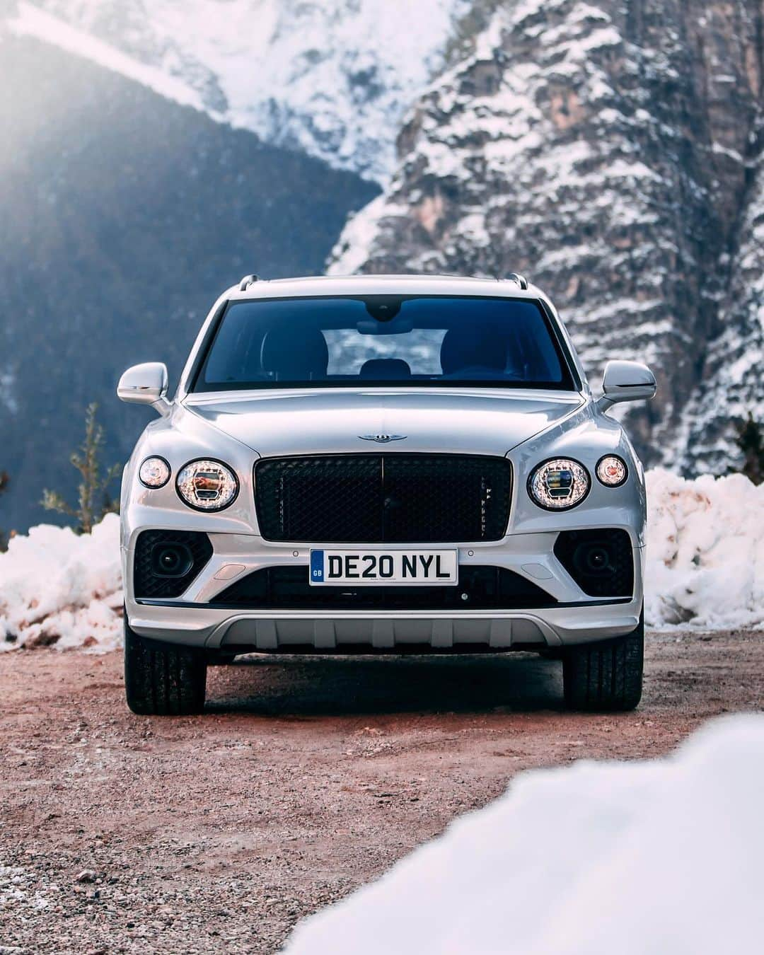 ベントレーさんのインスタグラム写真 - (ベントレーInstagram)「The weather outside is just weather. The #NewBentayga. _ #Bentley Bentayga V8 WLTP drive cycle: combined fuel consumption: 21.7 mpg (13 l/100 km), combined CO₂: 294 g/km」12月20日 0時00分 - bentleymotors