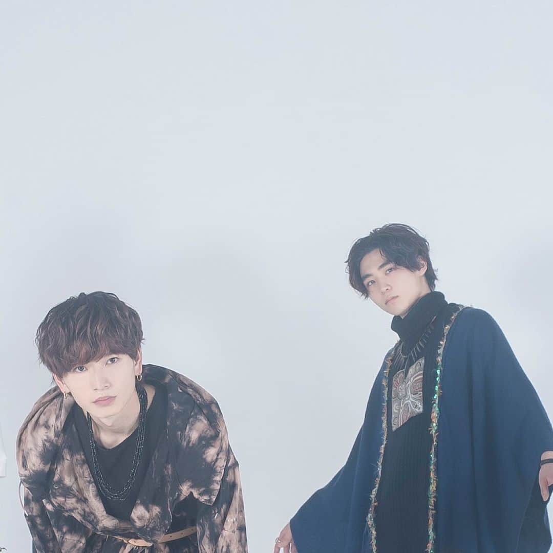 古幡亮（WATWING）さんのインスタグラム写真 - (古幡亮（WATWING）Instagram)「WATWING 2nd EP『to plAce』 2021年1月27日(水) 遂にrelease決定！🕊🕊🕊  そして！！！ New Artist Photoも公開✨  1stEP『forWard』のときに好評を頂きましたオンラインサイン会やリリースイベントも開催決定！！ 日程や詳しい内容は今後の続報をお楽しみに！  最高の4曲、収録しております！ 大人のWATWING 2020年を乗り越え、2021年の決意表明のEPです！楽しみにしてて下さい！！！ . . @watwing_official  @asahiii_suzukiii × @rintaro_hachimura  #WATWING #2ndEP #toplAce」12月20日 0時10分 - ryo_watwing