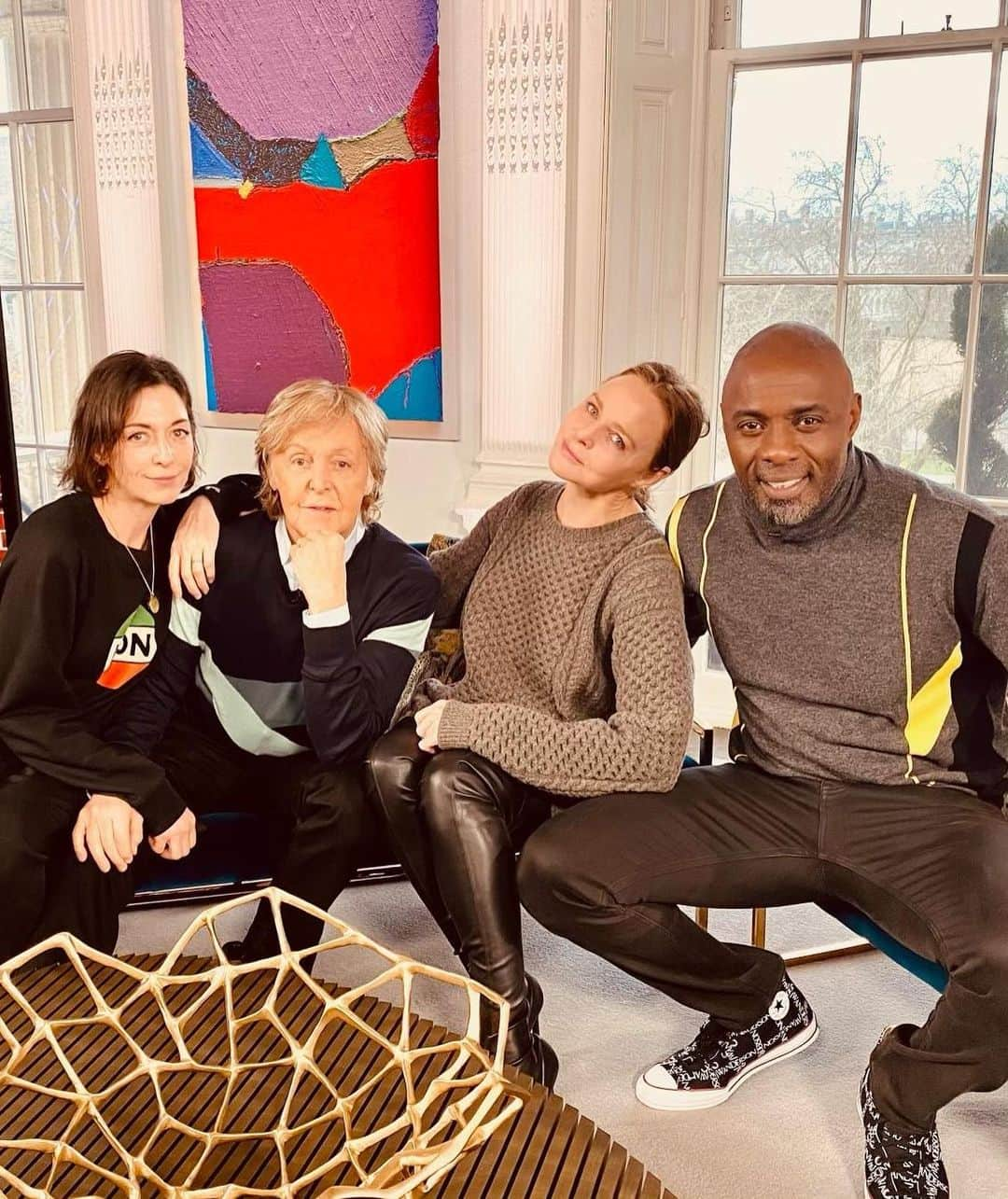 ステラ・マッカートニーさんのインスタグラム写真 - (ステラ・マッカートニーInstagram)「#McCartneylll — Dad, Mary and me! Excited to watch @PaulMcCartney with @IdrisElba wearing #StellaMenswear on @BBC at 9:20 tonight. Such a great album, proud daughter moment! We were all tested, ofc. x Stella  #ProudDaughter #PaulMcCartney #StellaMcCartney #MaryMcCartney #IdrisElba #MadeInRockdown」12月20日 0時04分 - stellamccartney