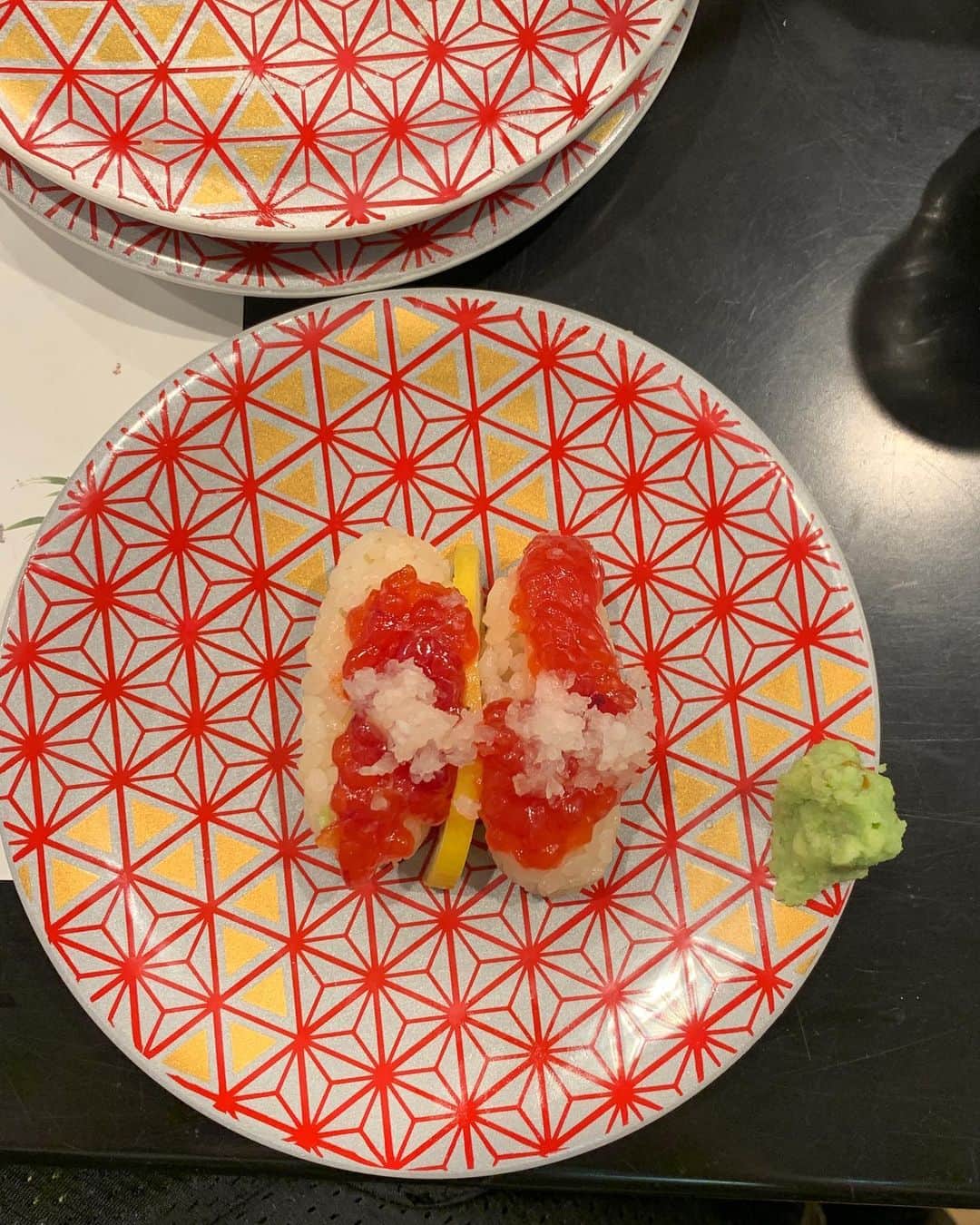 福山理子さんのインスタグラム写真 - (福山理子Instagram)「ごはんが赤かったあ 美味しかったあ  #もりいち  #もり一神保町店  #回転寿司 #ひとりでできるもん #japanesefood  #sushi」12月20日 0時09分 - rikofukuyama