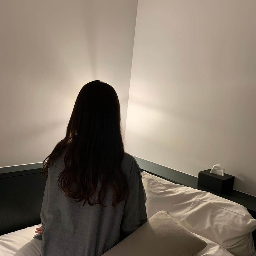 紗彩さんのインスタグラム写真 - (紗彩Instagram)「一日無料宿泊券をdddhotel様からプレゼントして頂いて、あやと2人で泊まってきました✌🏻🤍  清潔感のある素敵な空間にオシャレな家具につつまれて幸せよねほんと  今回は素敵な機会をありがとうございました🥺  #dddhotel #abno #ホテル #cafestagram #instagood#fff#lfl#likeforlikes#chocolate#カフェ#いいね返し #hotel」12月19日 15時25分 - _saya_523