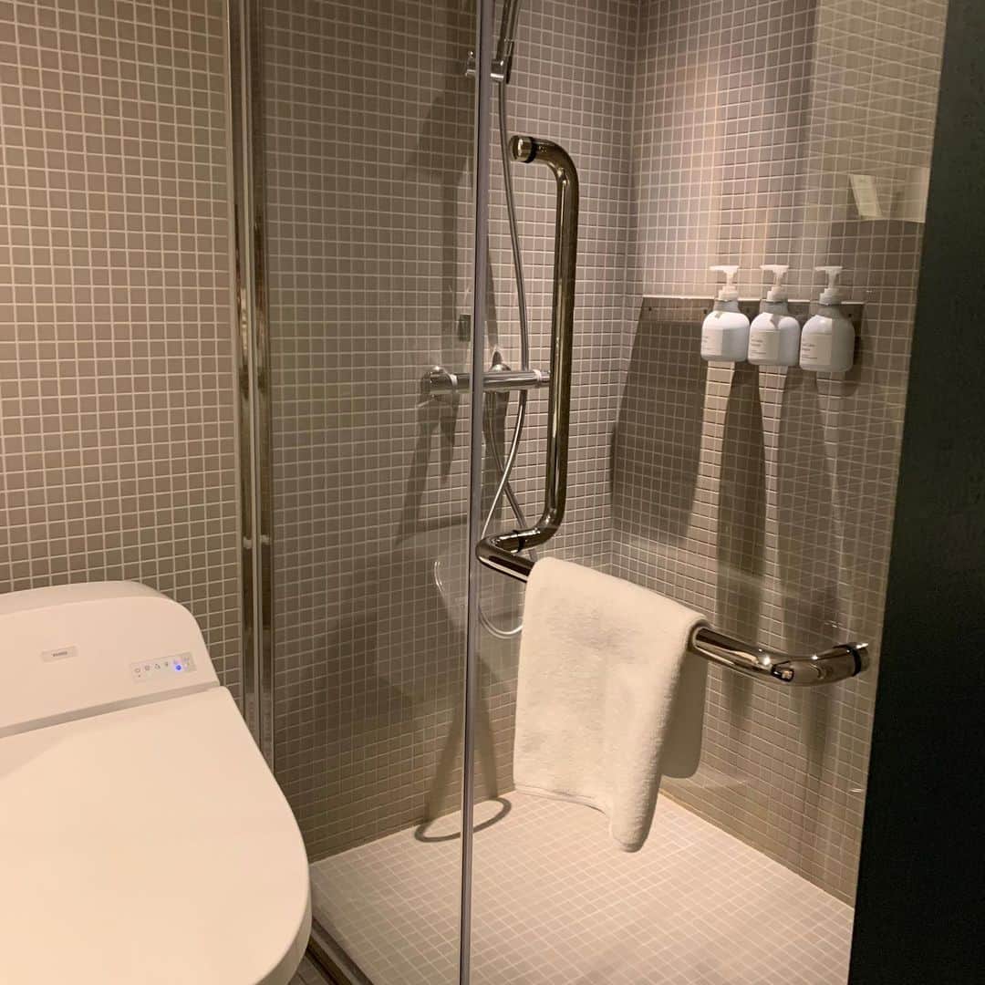 紗彩さんのインスタグラム写真 - (紗彩Instagram)「一日無料宿泊券をdddhotel様からプレゼントして頂いて、あやと2人で泊まってきました✌🏻🤍  清潔感のある素敵な空間にオシャレな家具につつまれて幸せよねほんと  今回は素敵な機会をありがとうございました🥺  #dddhotel #abno #ホテル #cafestagram #instagood#fff#lfl#likeforlikes#chocolate#カフェ#いいね返し #hotel」12月19日 15時25分 - _saya_523